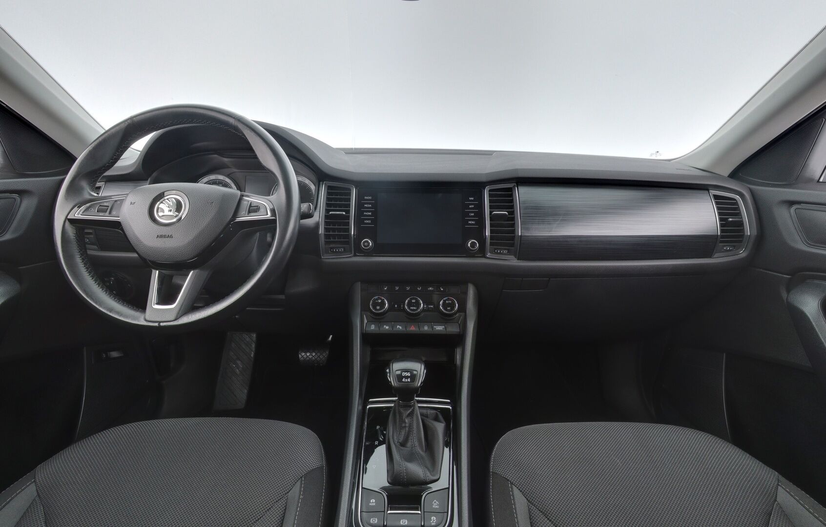 Skoda Kodiaq 2017 2,0 TDI 190 4x4 Ambition DSG Autom. 7P *Webasto / Koukku / Lämmitettävä tuulilasi / Ratinlämmitin / Navi* - Suomi-auto / 7-Paikkainen / Kahdet OEM vanteet