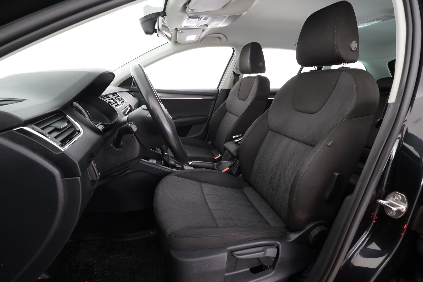 Skoda Octavia 2017 Combi 1,4 TSI Style DSG * Webasto / P.Kamera / LED / Katveavustin / Ambient-valot / Vakkari / Ratinlämmitys * - Suomi-auto / Kahdet renkaat - HULLUT BLACKWEEK JATKOT - KORKOTARJOUS 2,49%