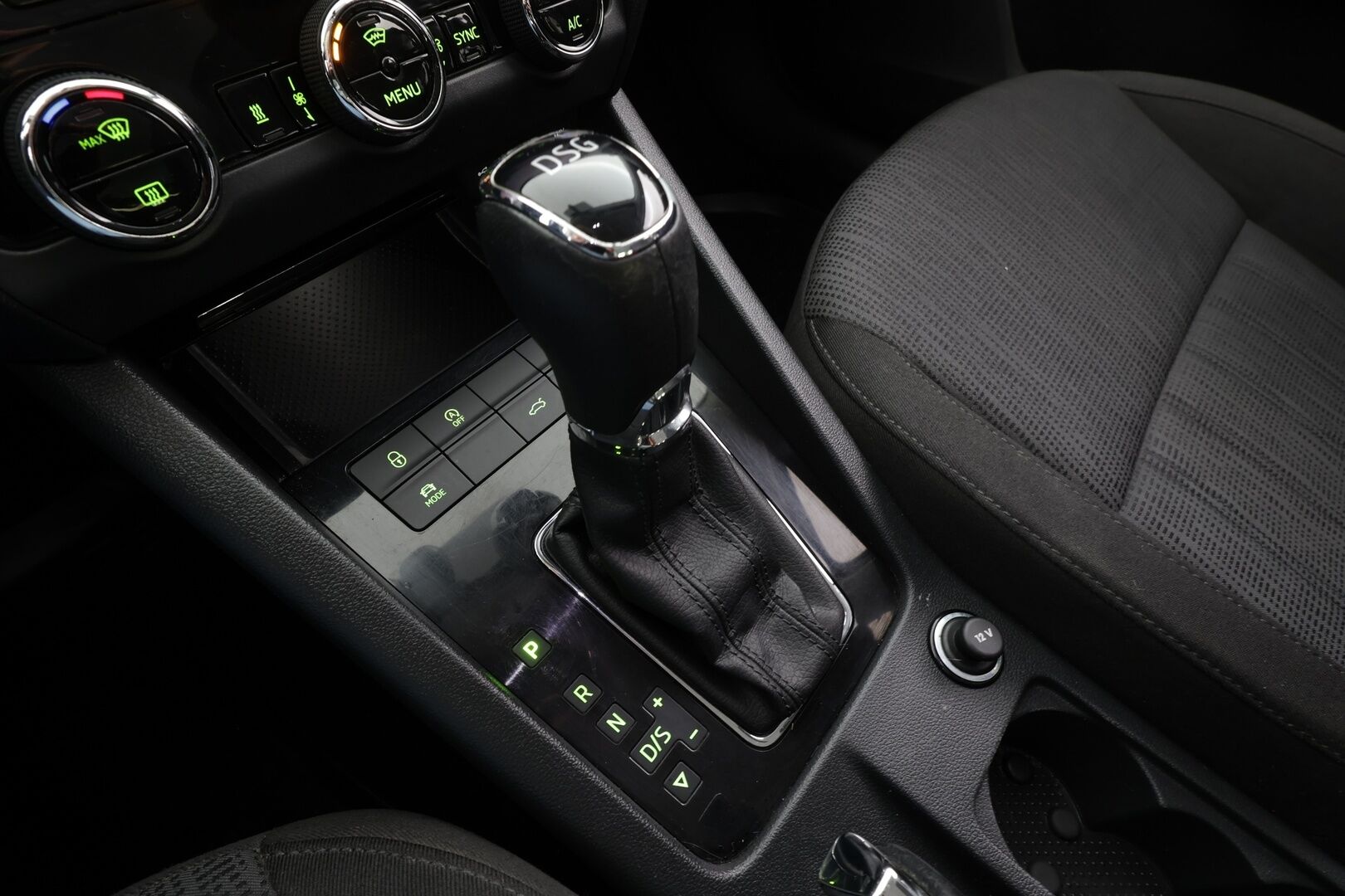 Skoda Octavia 2017 Combi 1,4 TSI Style DSG * Webasto / P.Kamera / LED / Katveavustin / Ambient-valot / Vakkari / Ratinlämmitys * - Suomi-auto / Kahdet renkaat - HULLUT BLACKWEEK JATKOT - KORKOTARJOUS 2,49%