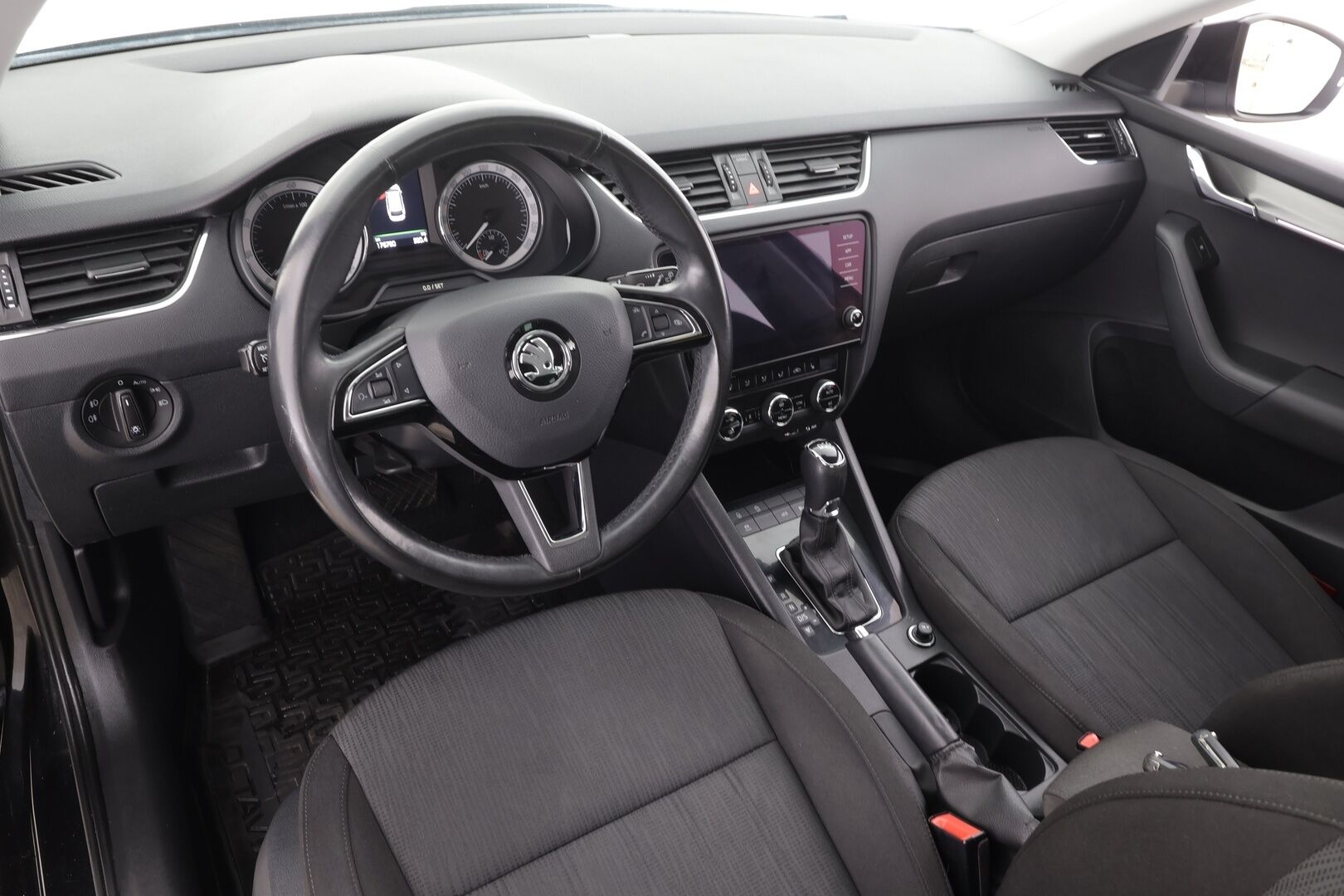 Skoda Octavia 2017 Combi 1,4 TSI Style DSG * Webasto / P.Kamera / LED / Katveavustin / Ambient-valot / Vakkari / Ratinlämmitys * - Suomi-auto / Kahdet renkaat - HULLUT BLACKWEEK JATKOT - KORKOTARJOUS 2,49%