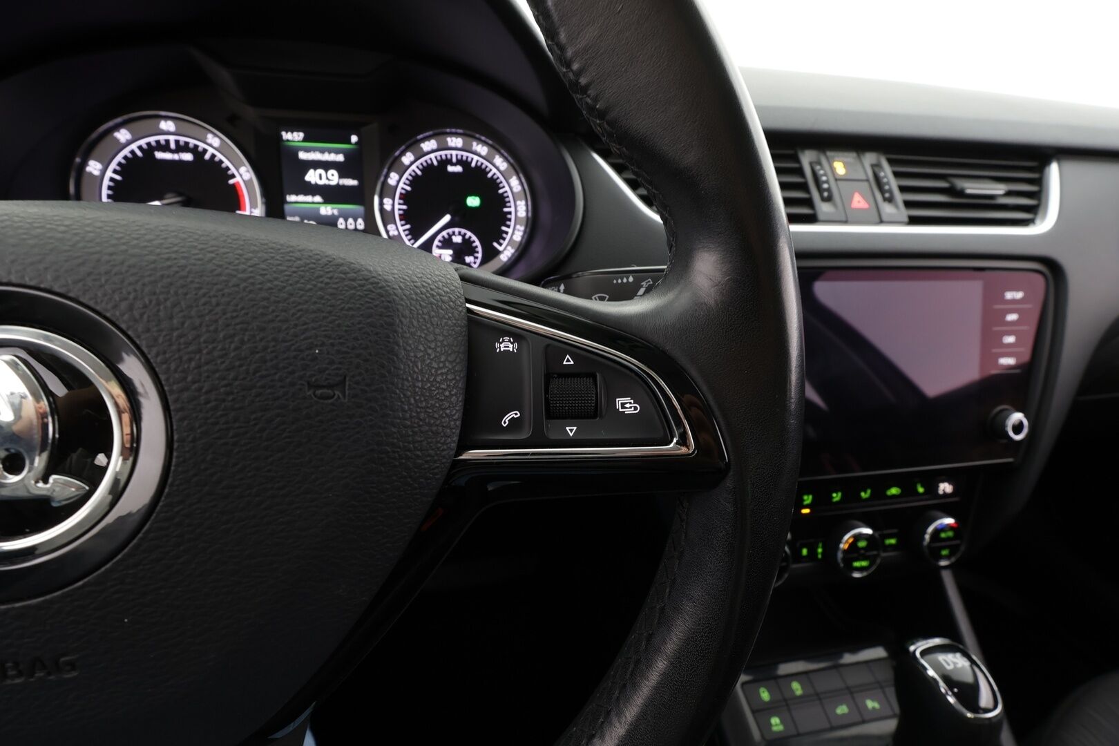 Skoda Octavia 2017 Combi 1,4 TSI Style DSG * Webasto / P.Kamera / LED / Katveavustin / Ambient-valot / Vakkari / Ratinlämmitys * - Suomi-auto / Kahdet renkaat - HULLUT BLACKWEEK JATKOT - KORKOTARJOUS 2,49%