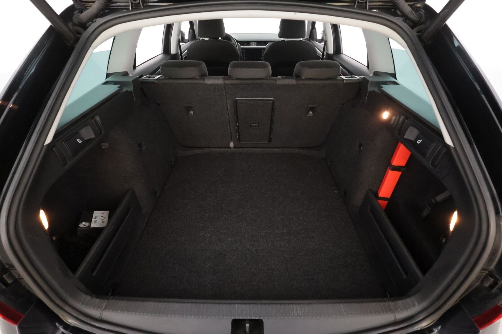 Skoda Octavia 2017 Combi 1,4 TSI Style DSG * Webasto / P.Kamera / LED / Katveavustin / Ambient-valot / Vakkari / Ratinlämmitys * - Suomi-auto / Kahdet renkaat - HULLUT BLACKWEEK JATKOT - KORKOTARJOUS 2,49%