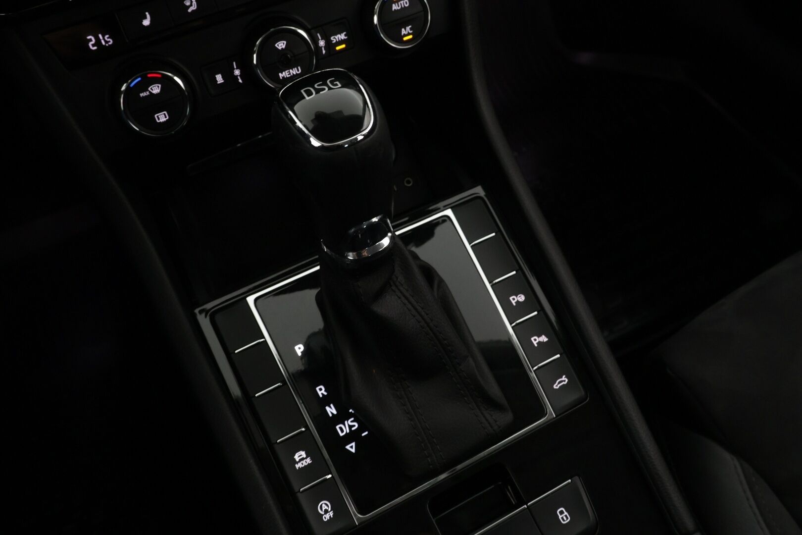 Skoda Superb 2017 1,4 TSI ACT Style DSG Autom *Vakkari / Sähköpenkit muistilla / Vetokoukku!* - Hyvin pidetty / Kattavasti varusteltu / Hyvä huoltohistoria