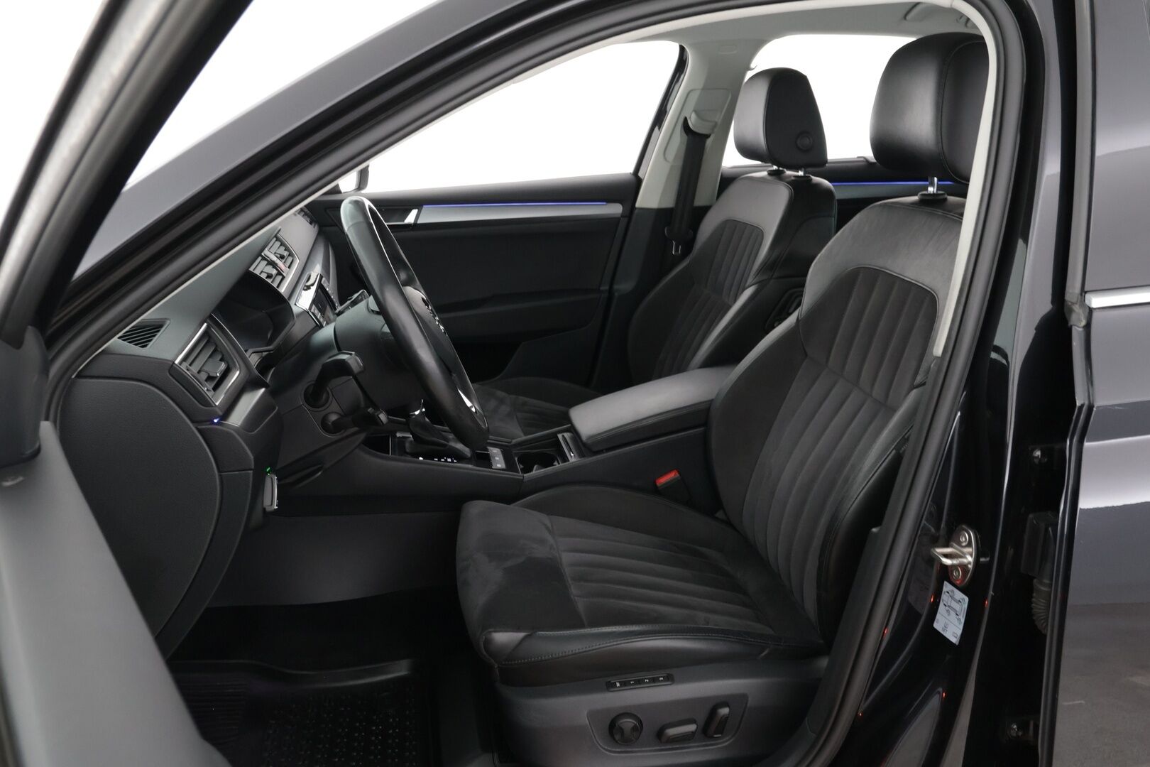 Skoda Superb 2017 1,4 TSI ACT Style DSG Autom *Vakkari / Sähköpenkit muistilla / Vetokoukku!* - Hyvin pidetty / Kattavasti varusteltu / Hyvä huoltohistoria