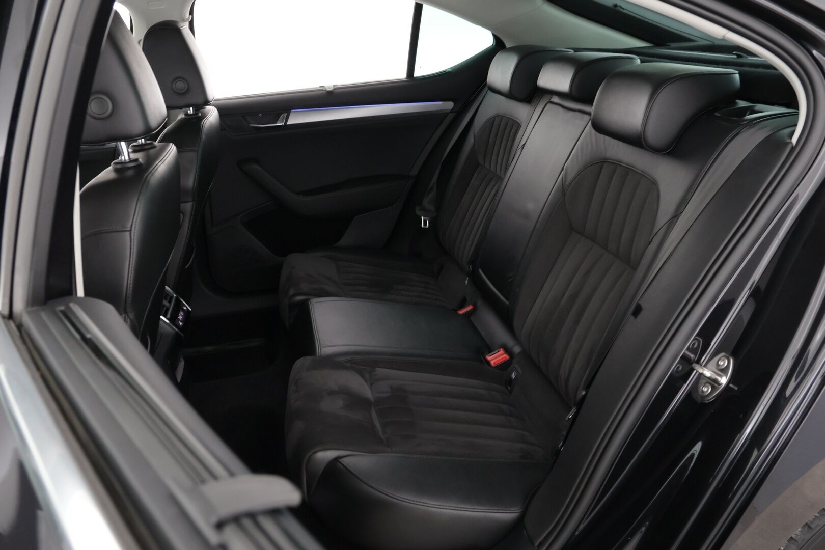 Skoda Superb 2017 1,4 TSI ACT Style DSG Autom *Vakkari / Sähköpenkit muistilla / Vetokoukku!* - Hyvin pidetty / Kattavasti varusteltu / Hyvä huoltohistoria