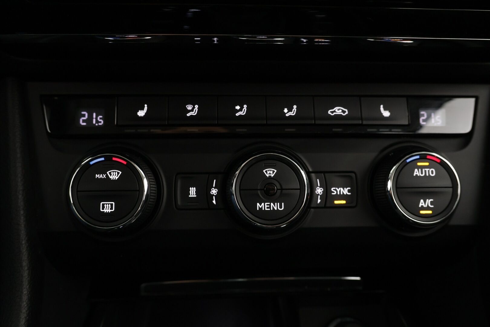 Skoda Superb 2017 1,4 TSI ACT Style DSG Autom *Vakkari / Sähköpenkit muistilla / Vetokoukku!* - Hyvin pidetty / Kattavasti varusteltu / Hyvä huoltohistoria