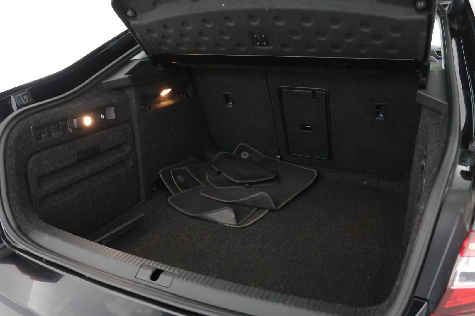 Skoda Superb 2017 1,4 TSI ACT Style DSG Autom *Vakkari / Sähköpenkit muistilla / Vetokoukku!* - Hyvin pidetty / Kattavasti varusteltu / Hyvä huoltohistoria