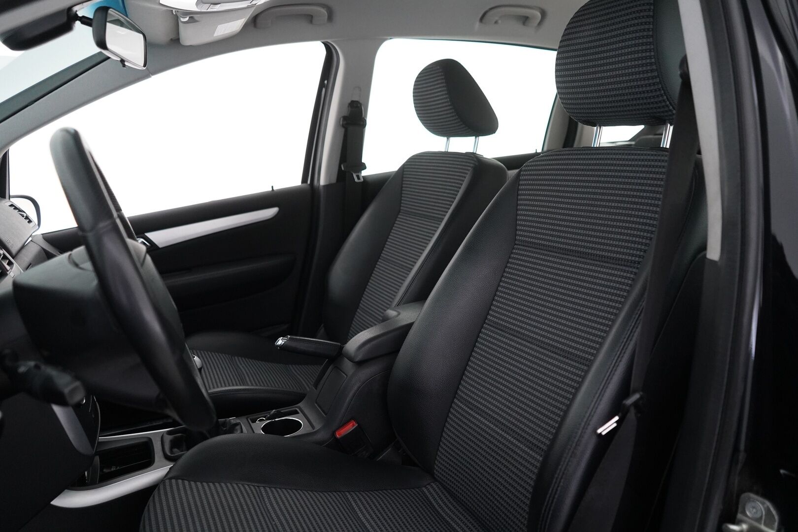 Mercedes-Benz B 2006 200 Turbo *Koukku / Puolinahat / Ilmastointi* - Säännölliset huollot / Kahdet renkaat vanteineen / Siisti