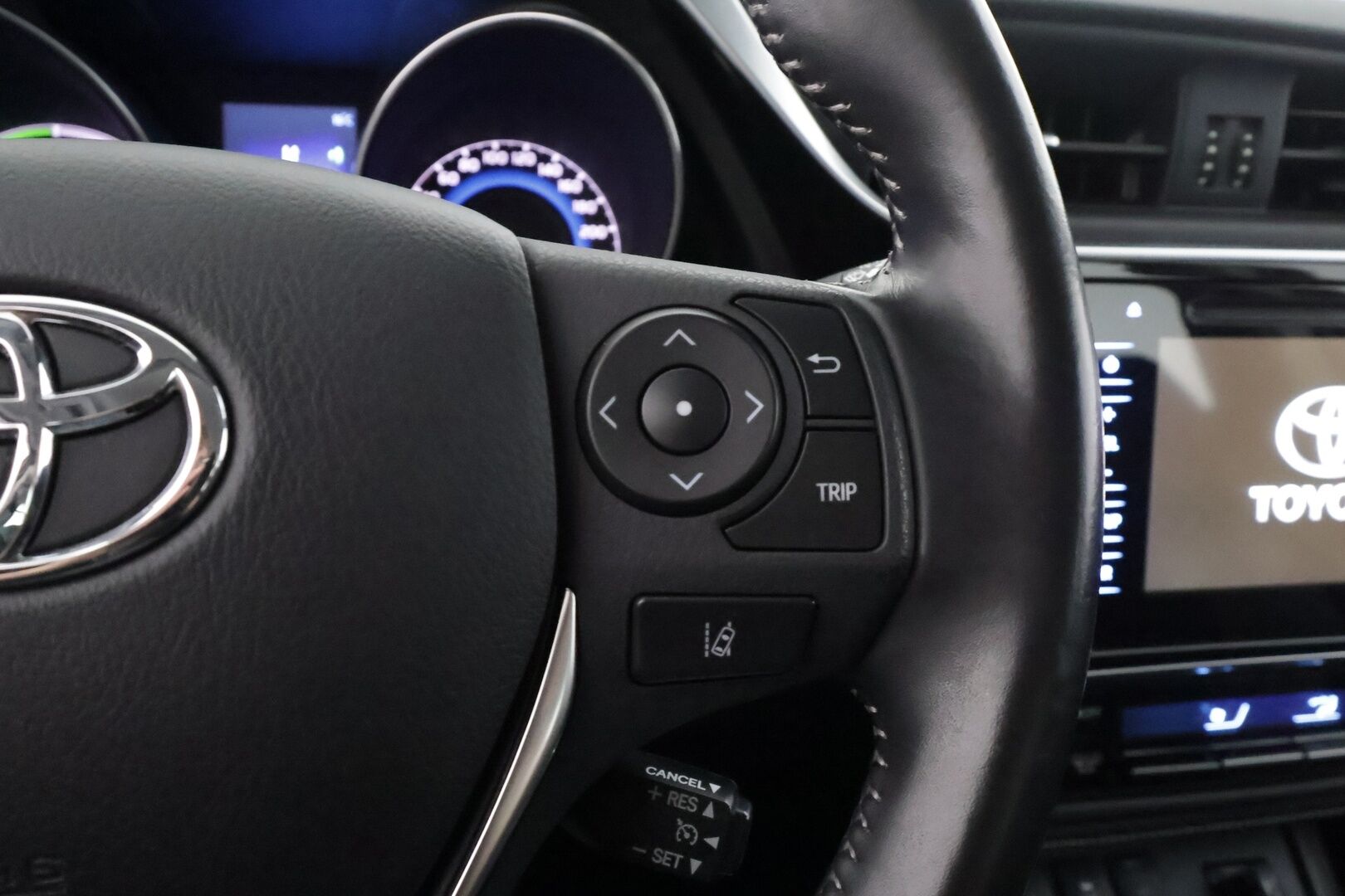 Toyota Auris 2017 Touring Sports 1,8 Hybrid Active - | LED | Vakkari | P.kamera | Navi | Kaistavahti | PCS | RSA | Bluetooth | Lohko+sisälämmitin | Aut. pitkät | Hyvä huoltokirja | 2x renkaat aluin |