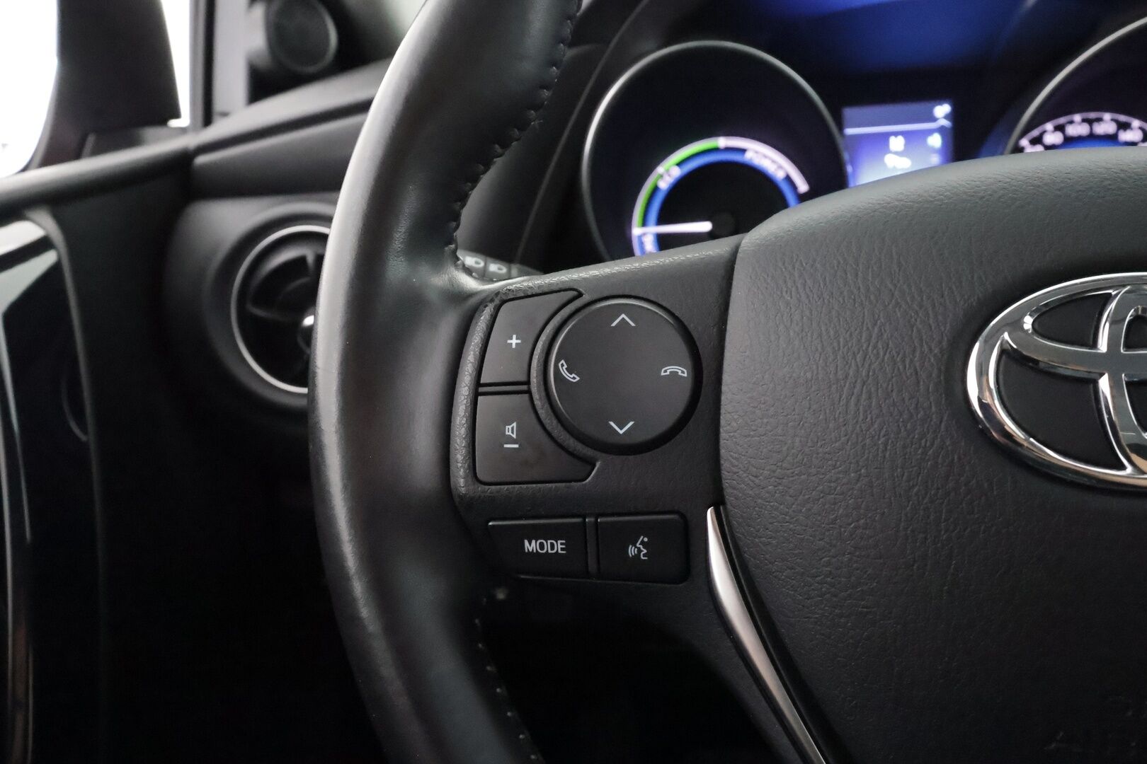 Toyota Auris 2017 Touring Sports 1,8 Hybrid Active - | LED | Vakkari | P.kamera | Navi | Kaistavahti | PCS | RSA | Bluetooth | Lohko+sisälämmitin | Aut. pitkät | Hyvä huoltokirja | 2x renkaat aluin |