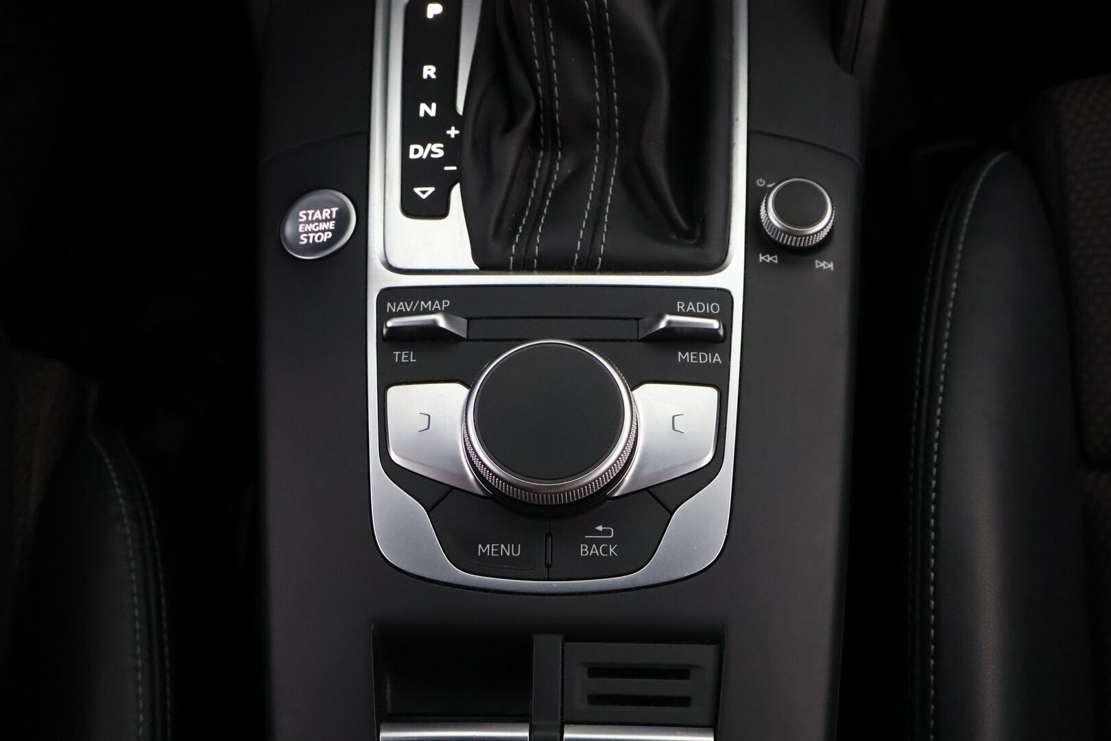 Audi A3 2017 Sedan Land of quattro Edition 2,0 TDI 135 kW quattro S tronic S-Line - Suomiauto / Webasto / Adapt.Vakkari / Bang & Olufsen / Puolinahat / Sporttipenkit / Matrix LED / Supervarusteet!