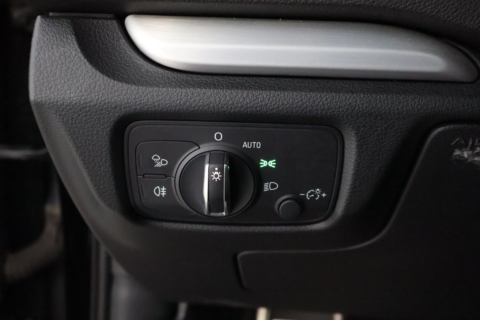 Audi A3 2017 Sedan Land of quattro Edition 2,0 TDI 135 kW quattro S tronic S-Line - Suomiauto / Webasto / Adapt.Vakkari / Bang & Olufsen / Puolinahat / Sporttipenkit / Matrix LED / Supervarusteet!