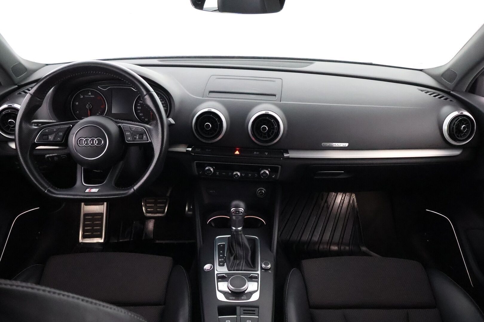 Audi A3 2017 Sedan Land of quattro Edition 2,0 TDI 135 kW quattro S tronic S-Line - Suomiauto / Webasto / Adapt.Vakkari / Bang & Olufsen / Puolinahat / Sporttipenkit / Matrix LED / Supervarusteet!