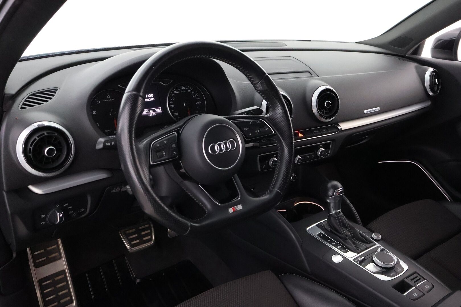 Audi A3 2017 Sedan Land of quattro Edition 2,0 TDI 135 kW quattro S tronic S-Line - Suomiauto / Webasto / Adapt.Vakkari / Bang & Olufsen / Puolinahat / Sporttipenkit / Matrix LED / Supervarusteet!