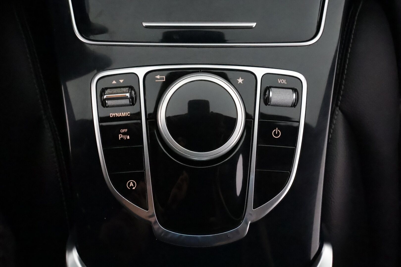 Mercedes-Benz C 2017 200 d A Business AMG **Burmester / LED-valot / Sisätilanlämmitin / Sporttinahat / Vakkari / Aut. Ilmastointi** - Suomi-auto / 2x Renkaat