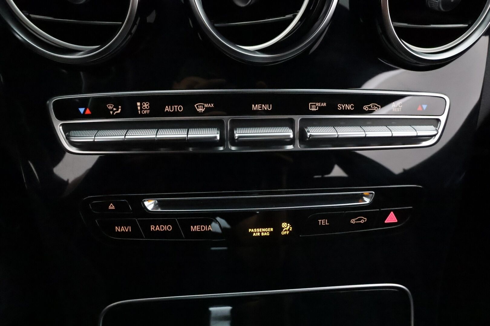 Mercedes-Benz C 2017 200 d A Business AMG **Burmester / LED-valot / Sisätilanlämmitin / Sporttinahat / Vakkari / Aut. Ilmastointi** - Suomi-auto / 2x Renkaat