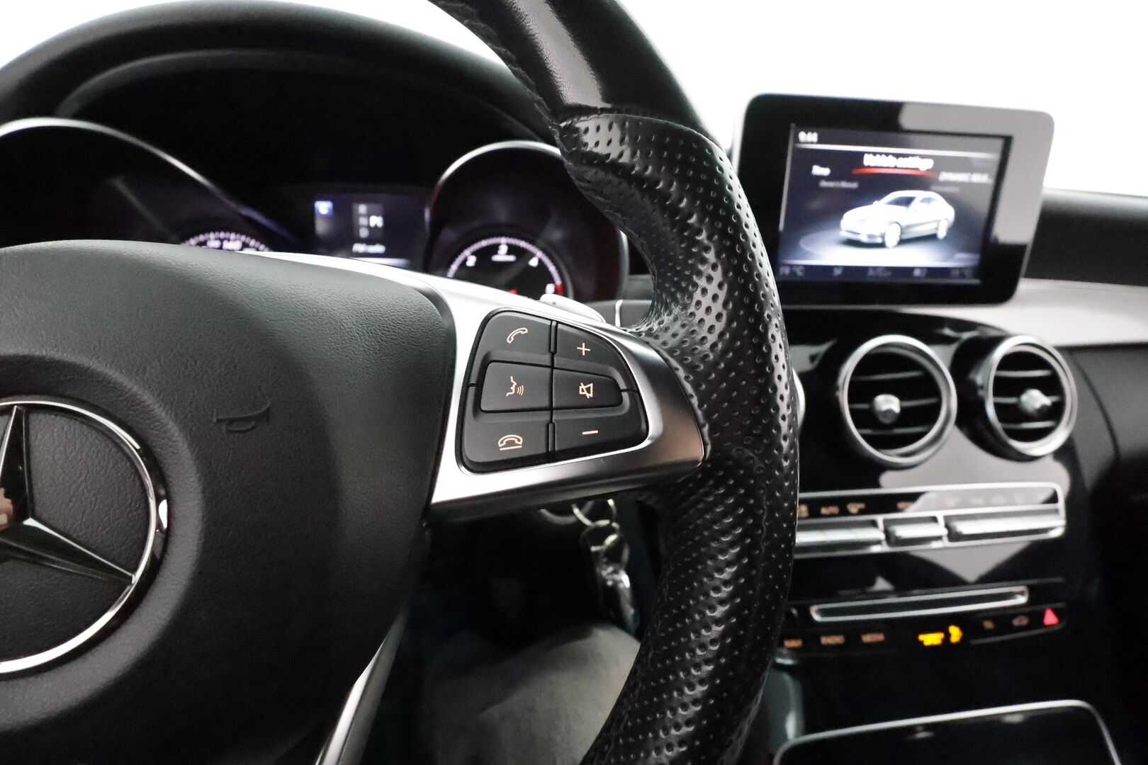 Mercedes-Benz C 2017 200 d A Business AMG **Burmester / LED-valot / Sisätilanlämmitin / Sporttinahat / Vakkari / Aut. Ilmastointi** - Suomi-auto / 2x Renkaat