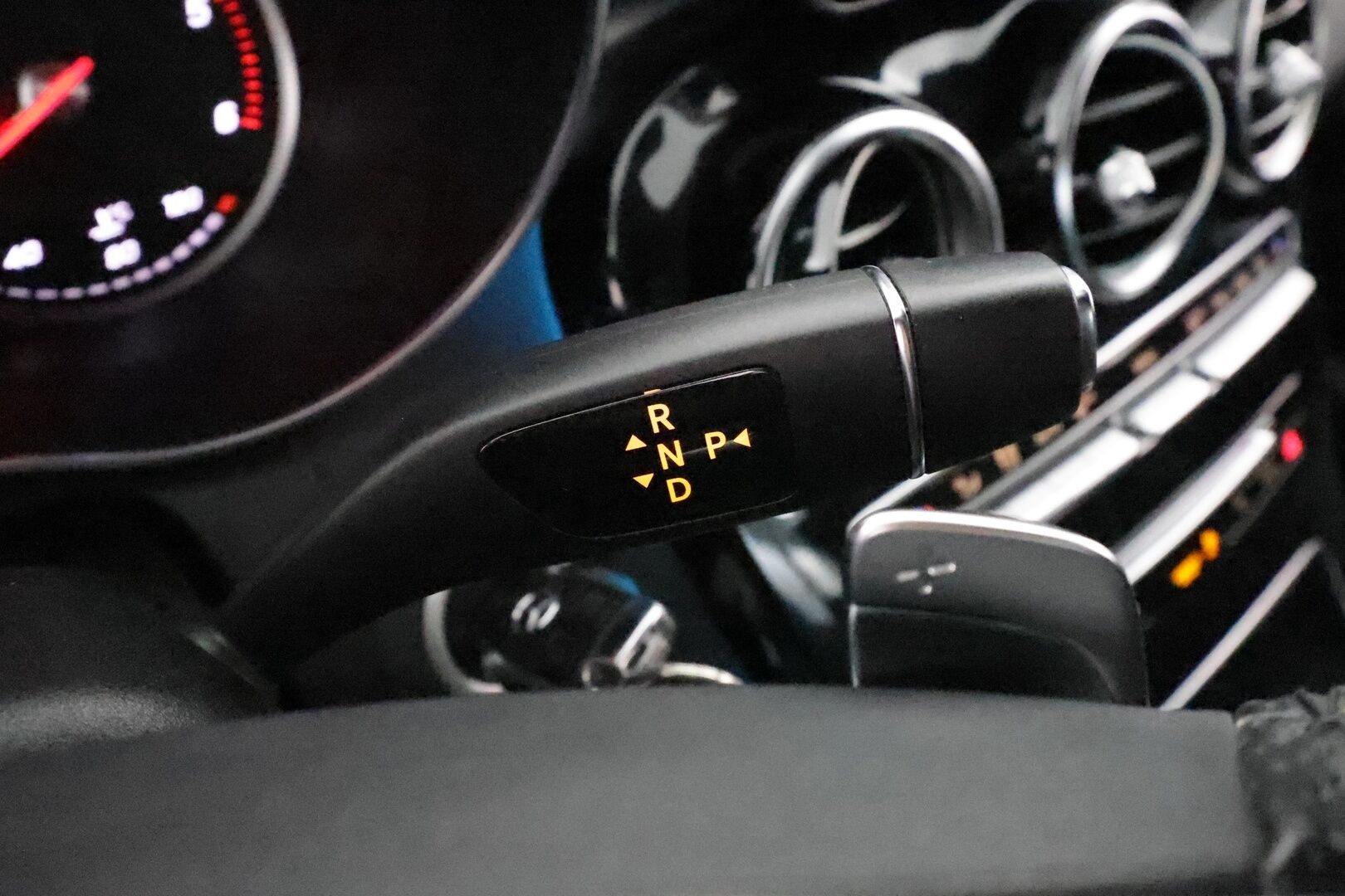 Mercedes-Benz C 2017 200 d A Business AMG **Burmester / LED-valot / Sisätilanlämmitin / Sporttinahat / Vakkari / Aut. Ilmastointi** - Suomi-auto / 2x Renkaat