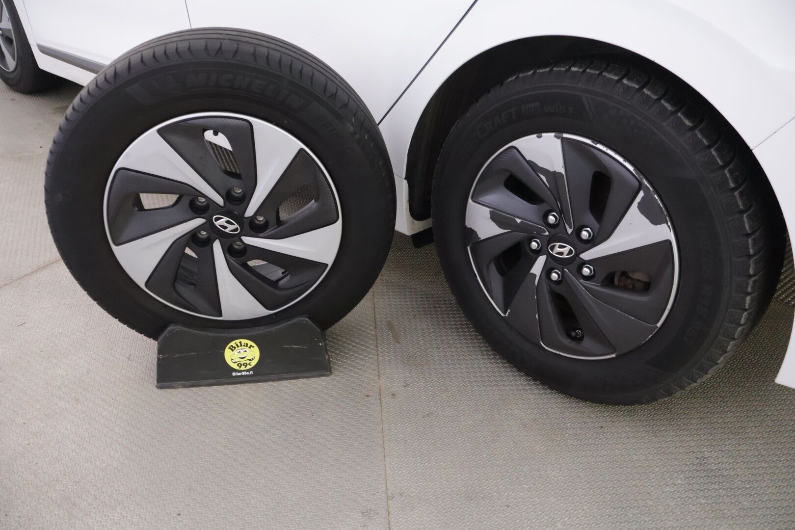Hyundai IONIQ hybrid 2017 DCT Comfort ** 2.om Suomi-auto / Juuri katsastettu! / Kamera / Lohko+sisä / Adapt.vakkari / Infinity / Ratinlämmitys ** - Kahdet renkaat Hyundain alkuperäisillä vanteilla! Infinity Audio, hyvät ajoavustimet sekä lämmitysvarusteet!