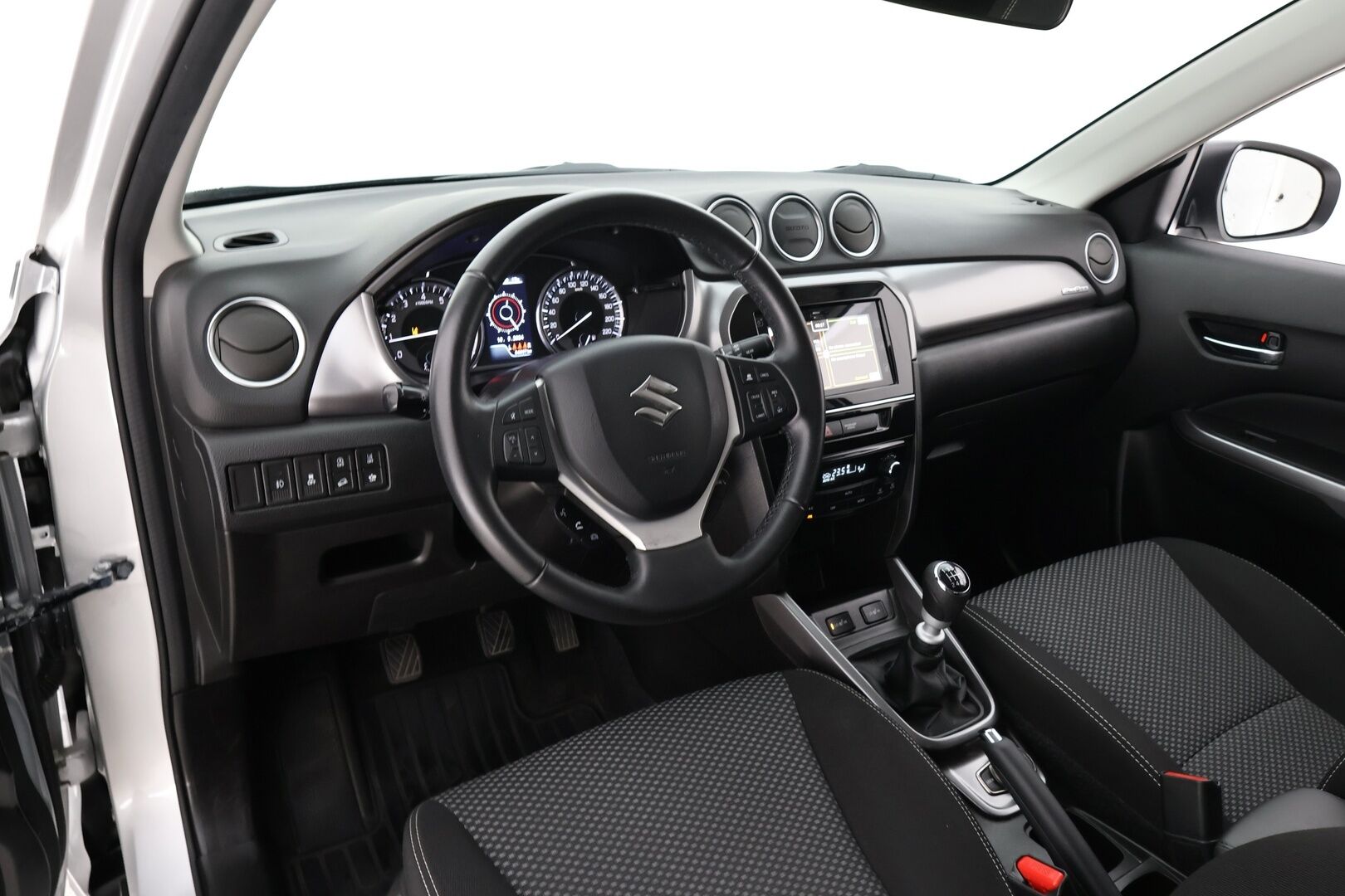 Suzuki Vitara 2021 1,4 BOOSTERJET 4WD GL+ 6MT HYBRID / 1-om. Suomi-auto / ACC / Lohko+sisäp. / P.kamera / Apple&Android / LED-Valot * - Loisto neliveto / Kattava varustus / Särmästi pidetty! - HULLUT AVAJAISHULINAT KORKOTARJOUS 3,29 %