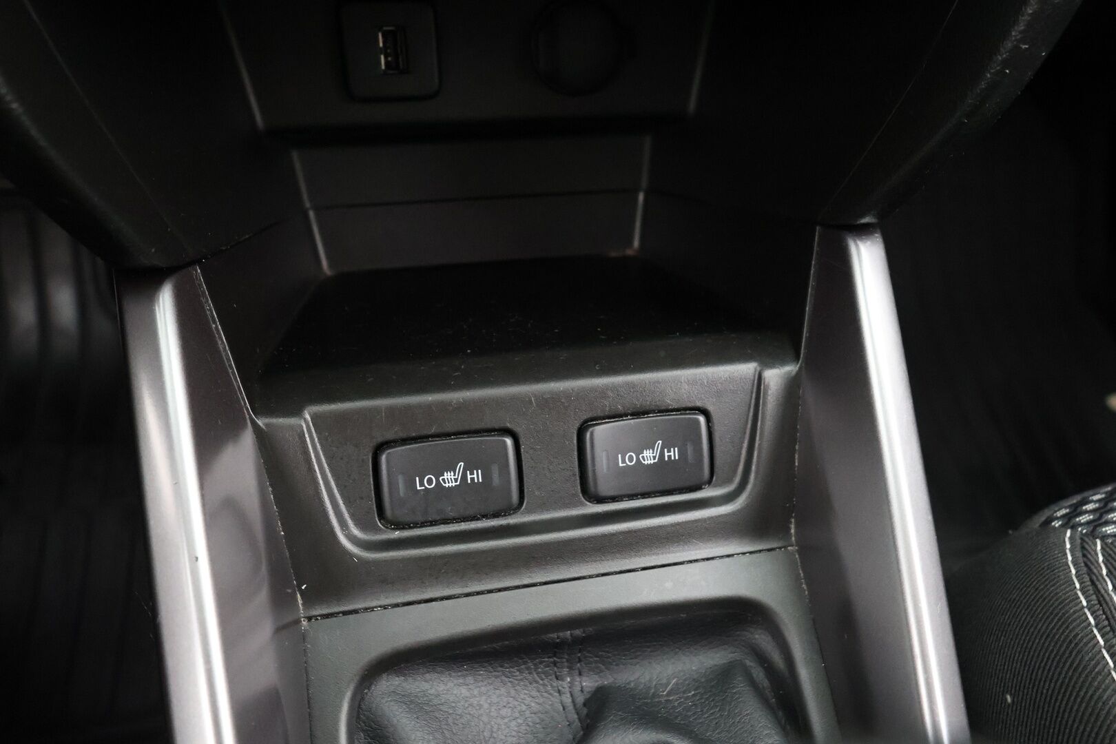 Suzuki Vitara 2021 1,4 BOOSTERJET 4WD GL+ 6MT HYBRID / 1-om. Suomi-auto / Lohko+sisäp. / Adapt.Vakkari / Peruutuskamera / Apple&Android / LED-Valot / Katveavustin / - Loisto neliveto / Kattava varustus / Särmästi pidetty!