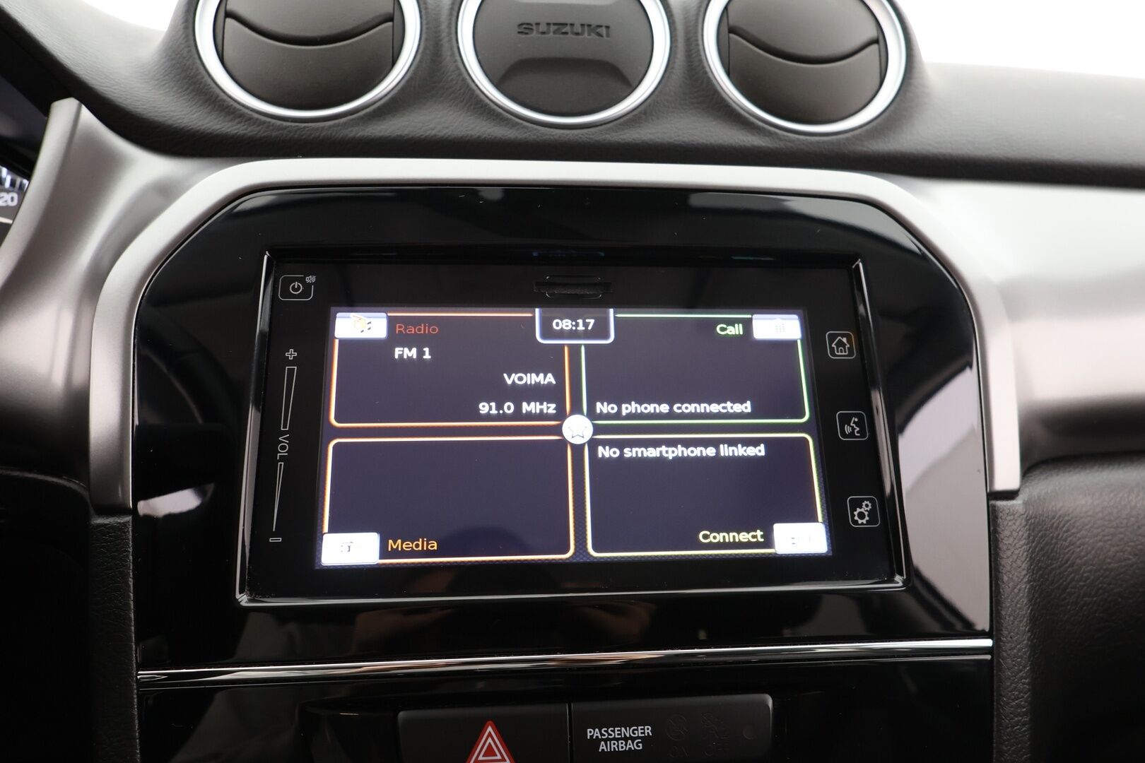 Suzuki Vitara 2021 1,4 BOOSTERJET 4WD GL+ 6MT HYBRID / 1-om. Suomi-auto / ACC / Lohko+sisäp. / P.kamera / Apple&Android / LED-Valot * - Loisto neliveto / Kattava varustus / Särmästi pidetty! - HULLUT AVAJAISHULINAT KORKOTARJOUS 3,29 %