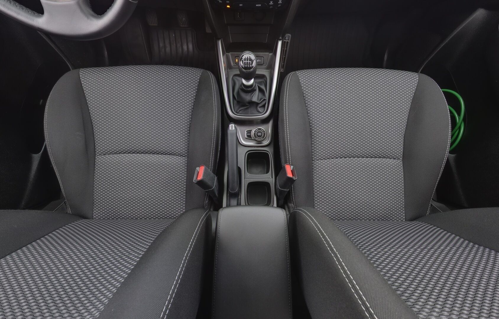 Suzuki Vitara 2021 1,4 BOOSTERJET 4WD GL+ 6MT HYBRID / 1-om. Suomi-auto / ACC / Lohko+sisäp. / P.kamera / Apple&Android / LED-Valot * - Loisto neliveto / Kattava varustus / Särmästi pidetty! - HULLUT AVAJAISHULINAT KORKOTARJOUS 3,29 %