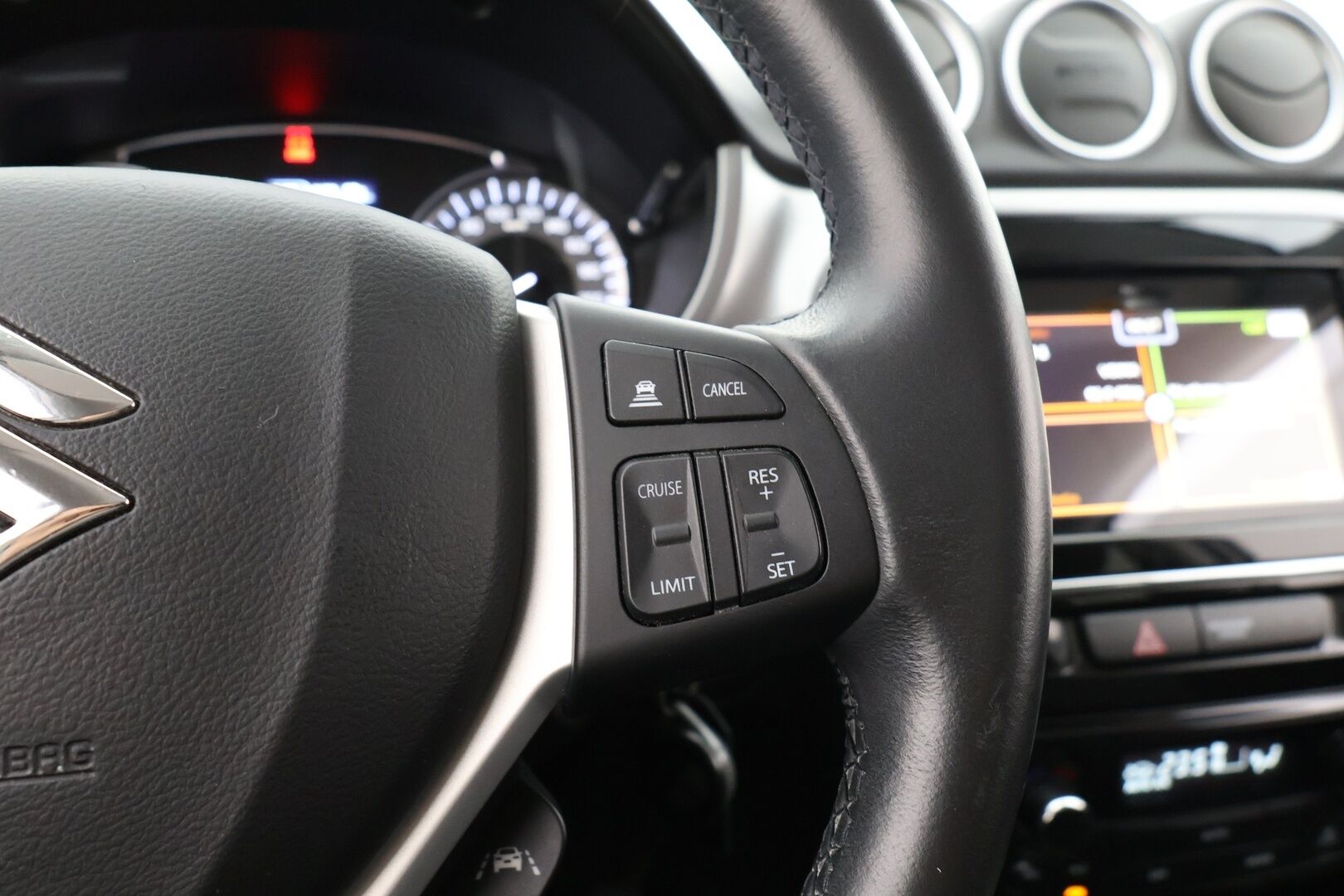 Suzuki Vitara 2021 1,4 BOOSTERJET 4WD GL+ 6MT HYBRID / 1-om. Suomi-auto / ACC / Lohko+sisäp. / P.kamera / Apple&Android / LED-Valot * - Loisto neliveto / Kattava varustus / Särmästi pidetty! - HULLUT AVAJAISHULINAT KORKOTARJOUS 3,29 %