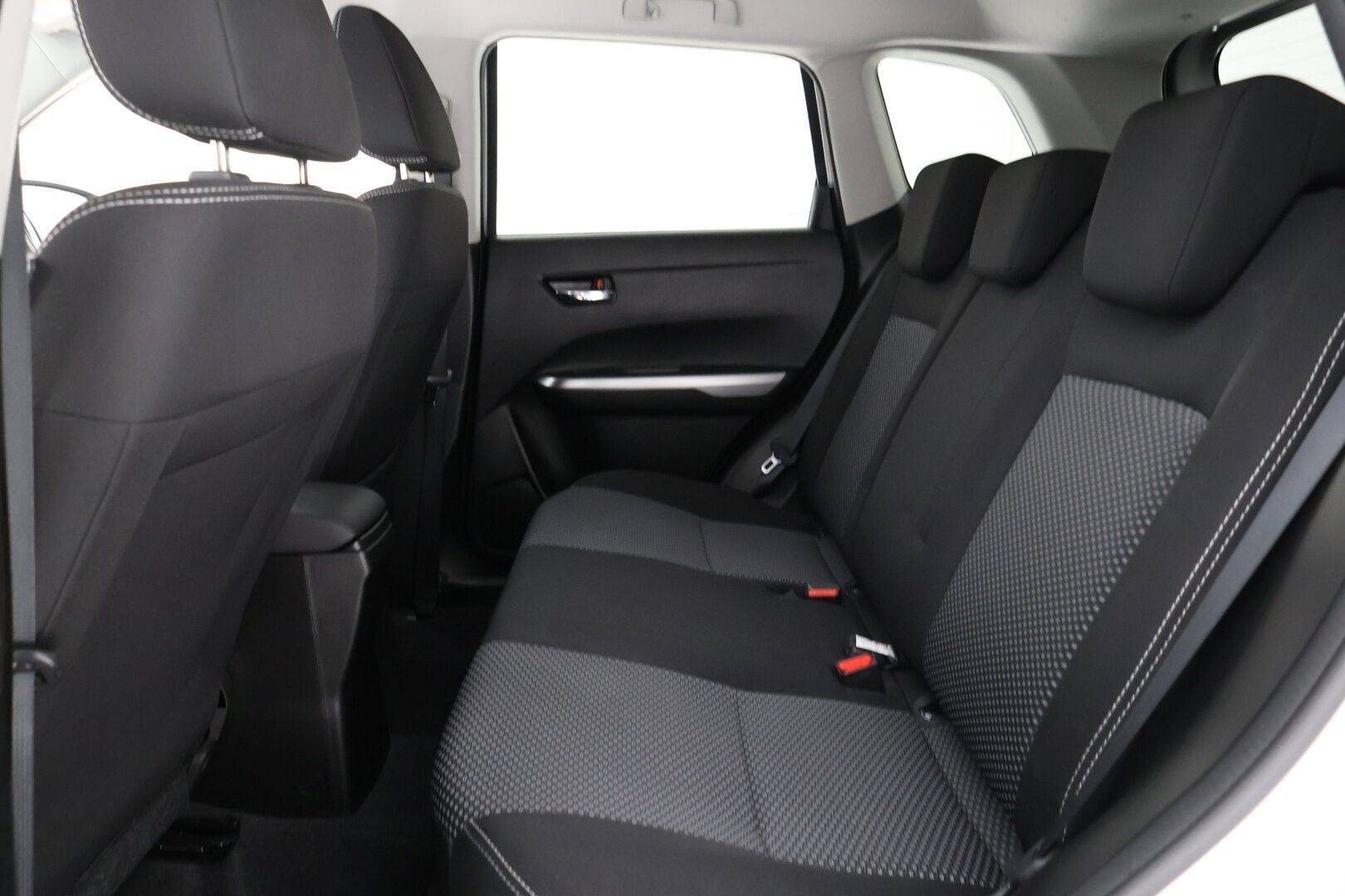 Suzuki Vitara 2021 1,4 BOOSTERJET 4WD GL+ 6MT HYBRID / 1-om. Suomi-auto / ACC / Lohko+sisäp. / P.kamera / Apple&Android / LED-Valot * - Loisto neliveto / Kattava varustus / Särmästi pidetty! - HULLUT AVAJAISHULINAT KORKOTARJOUS 3,29 %