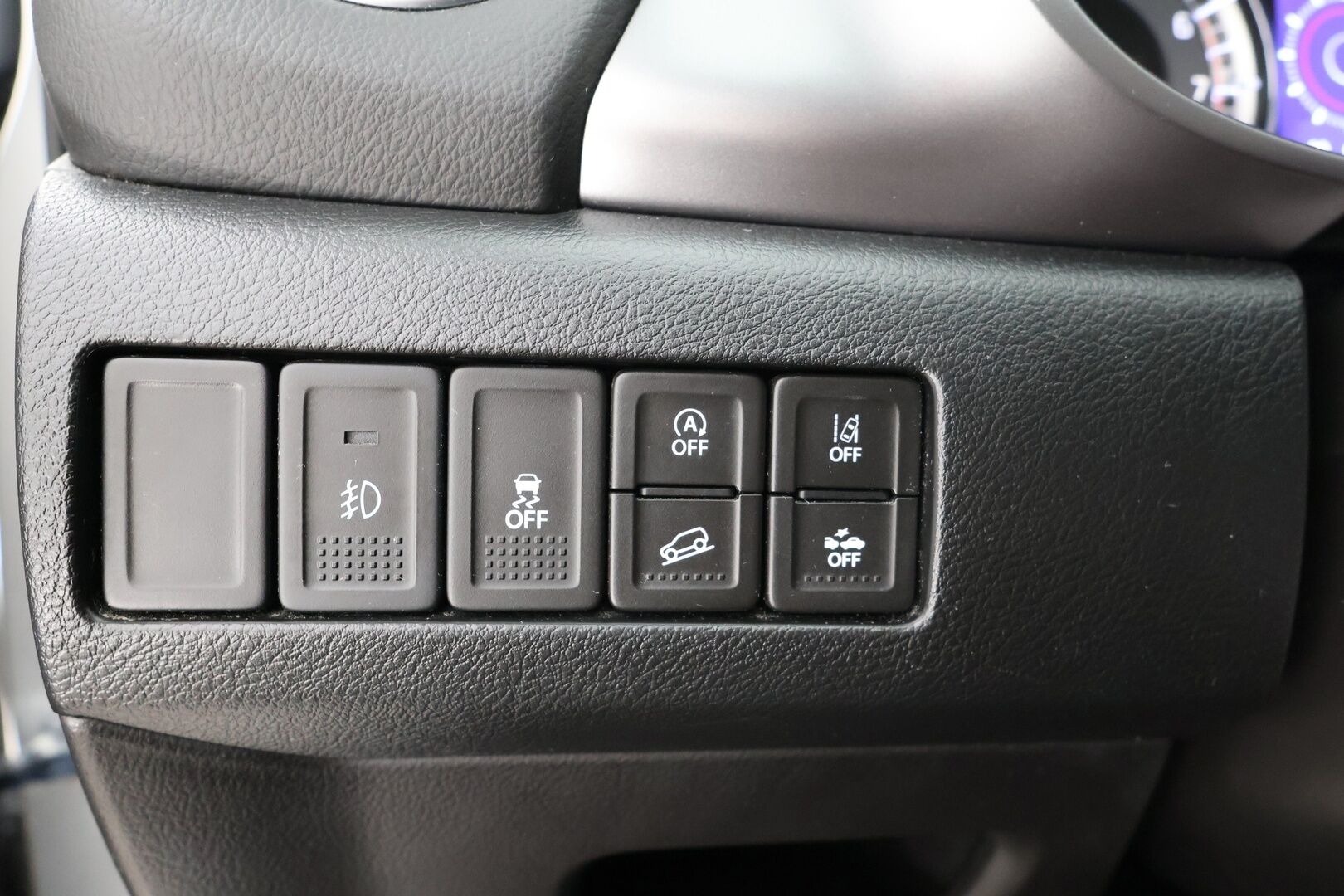 Suzuki Vitara 2021 1,4 BOOSTERJET 4WD GL+ 6MT HYBRID / 1-om. Suomi-auto / Lohko+sisäp. / Adapt.Vakkari / Peruutuskamera / Apple&Android / LED-Valot / Katveavustin / - Loisto neliveto / Kattava varustus / Särmästi pidetty!