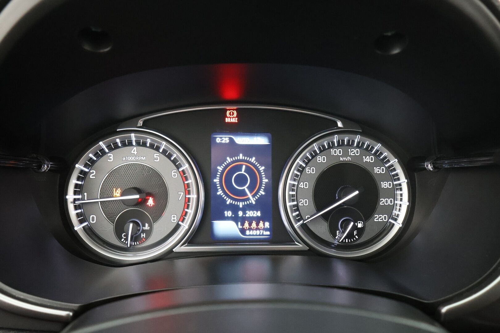 Suzuki Vitara 2021 1,4 BOOSTERJET 4WD GL+ 6MT HYBRID / 1-om. Suomi-auto / Lohko+sisäp. / Adapt.Vakkari / Peruutuskamera / Apple&Android / LED-Valot / Katveavustin / - Loisto neliveto / Kattava varustus / Särmästi pidetty!