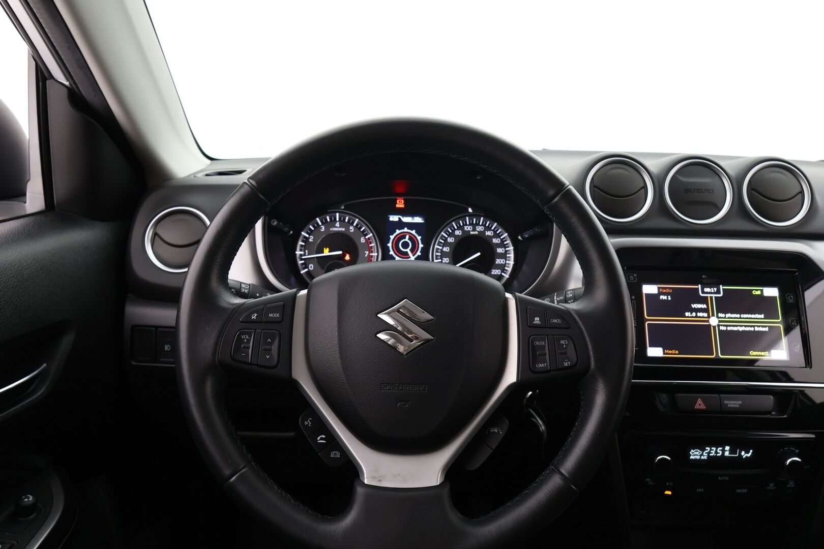 Suzuki Vitara 2021 1,4 BOOSTERJET 4WD GL+ 6MT HYBRID / 1-om. Suomi-auto / ACC / Lohko+sisäp. / P.kamera / Apple&Android / LED-Valot * - Loisto neliveto / Kattava varustus / Särmästi pidetty! - HULLUT AVAJAISHULINAT KORKOTARJOUS 3,29 %