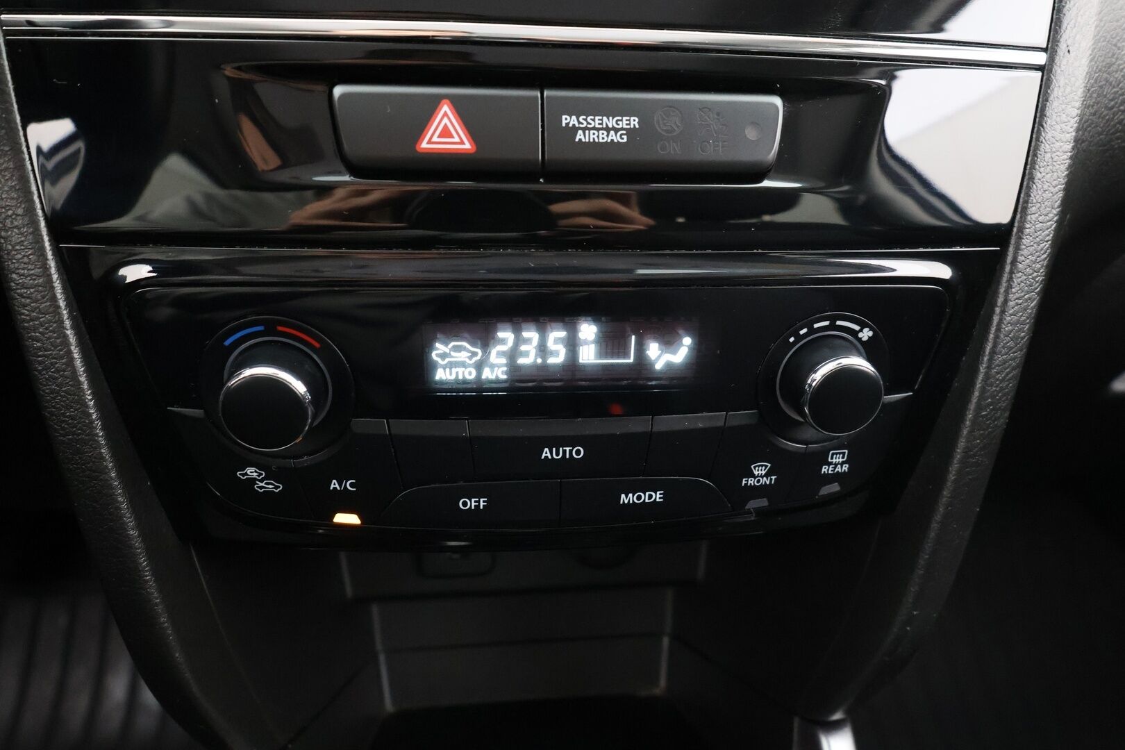 Suzuki Vitara 2021 1,4 BOOSTERJET 4WD GL+ 6MT HYBRID / 1-om. Suomi-auto / ACC / Lohko+sisäp. / P.kamera / Apple&Android / LED-Valot * - Loisto neliveto / Kattava varustus / Särmästi pidetty! - HULLUT AVAJAISHULINAT KORKOTARJOUS 3,29 %