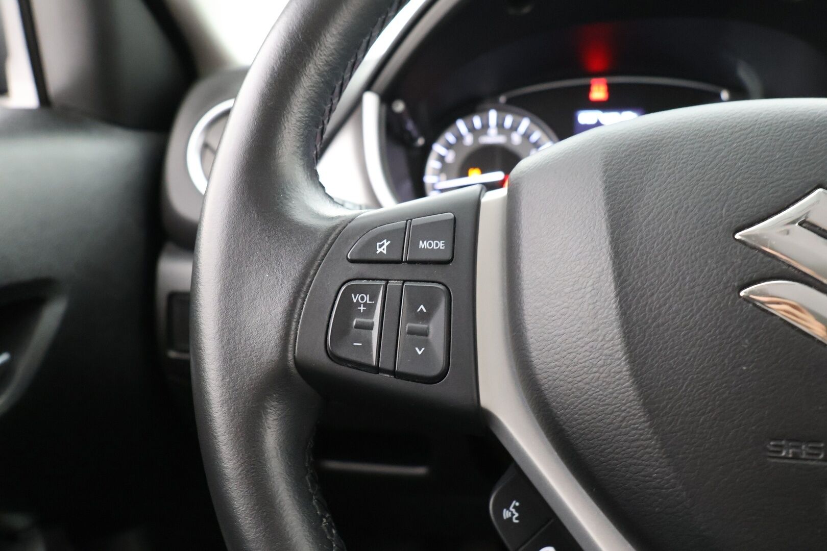 Suzuki Vitara 2021 1,4 BOOSTERJET 4WD GL+ 6MT HYBRID / 1-om. Suomi-auto / ACC / Lohko+sisäp. / P.kamera / Apple&Android / LED-Valot * - Loisto neliveto / Kattava varustus / Särmästi pidetty! - HULLUT AVAJAISHULINAT KORKOTARJOUS 3,29 %