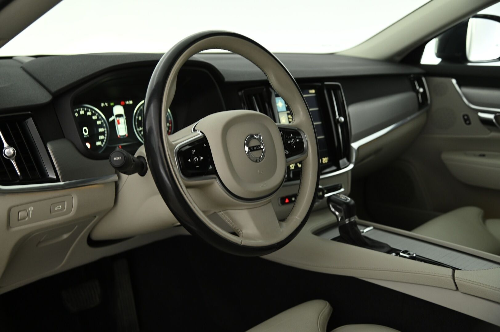 Volvo V90 Cross Country 2017 T5 AWD Business Pro aut - 3,99 % KORKOTARJOUS TÄHÄN AUTOON - *ACC / Pilot Assist / Suomi-auto / Merkkihuollettu / VOC / Muistipenkki / Nahat* 