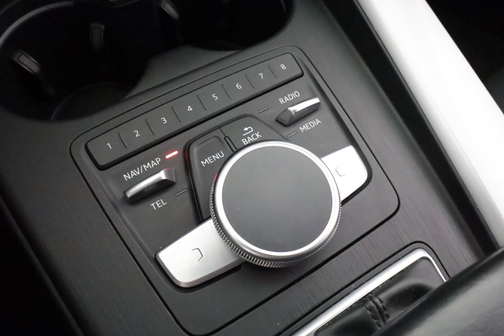 Audi A4 ALLROAD 2017 Land of quattro Edition 2,0 TDI 140 kW quattro S tronic - Webasto | Adapt.Vakkari | Koukku | Matrix LED | Navi | Sähköpenkit