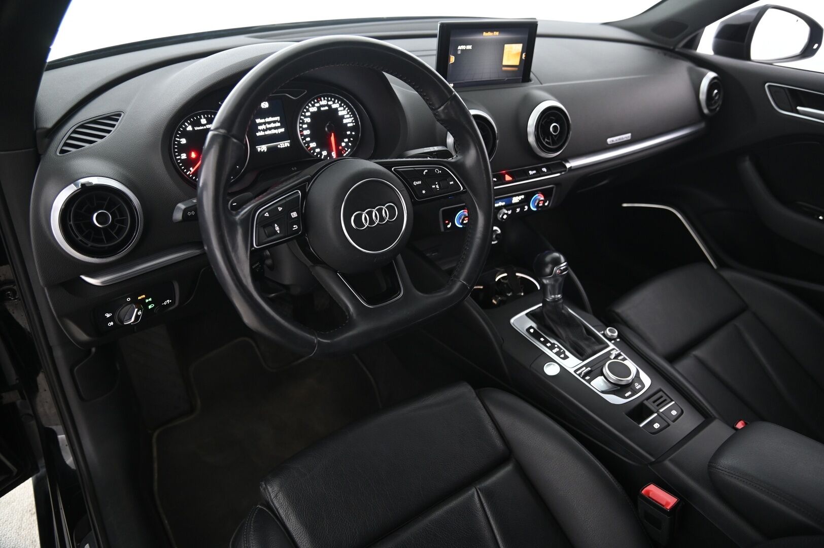 Audi A3 2017 Sportback Land of quattro Edition 2,0 TFSI 140 kW quattro S tronic *Ketju vaihdettu! / ACC / Webasto / B&O / Sporttipenkit / Flatbottom ratti / P*kamera / Suomi-auto* - *Uudet kesärenkaat! / Juuri saapunut!* - HULLUT AVAJAISHULINAT KORKOTARJOUS 3,29 %