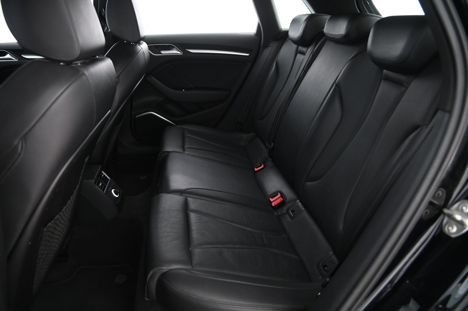 Audi A3 2017 Sportback Land of quattro Edition 2,0 TFSI 140 kW quattro S tronic *Ketju vaihdettu! / ACC / Webasto / B&O / Sporttipenkit / Flatbottom ratti / P*kamera / Suomi-auto* - *Uudet kesärenkaat! / Juuri saapunut!* - HULLUT AVAJAISHULINAT KORKOTARJOUS 3,29 %