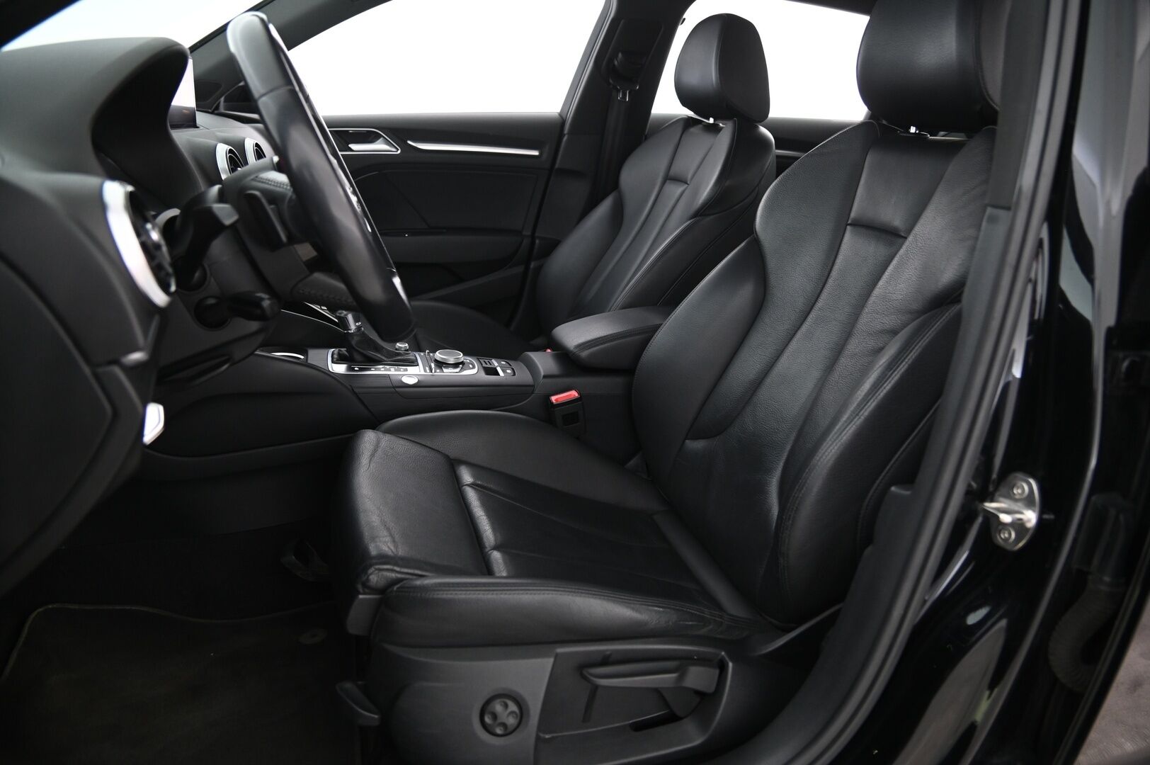 Audi A3 2017 Sportback Land of quattro Edition 2,0 TFSI 140 kW quattro S tronic *Ketju vaihdettu! / ACC / Webasto / B&O / Sporttipenkit / Flatbottom ratti / P*kamera / Suomi-auto* - *Uudet kesärenkaat! / Juuri saapunut!* - HULLUT AVAJAISHULINAT KORKOTARJOUS 3,29 %