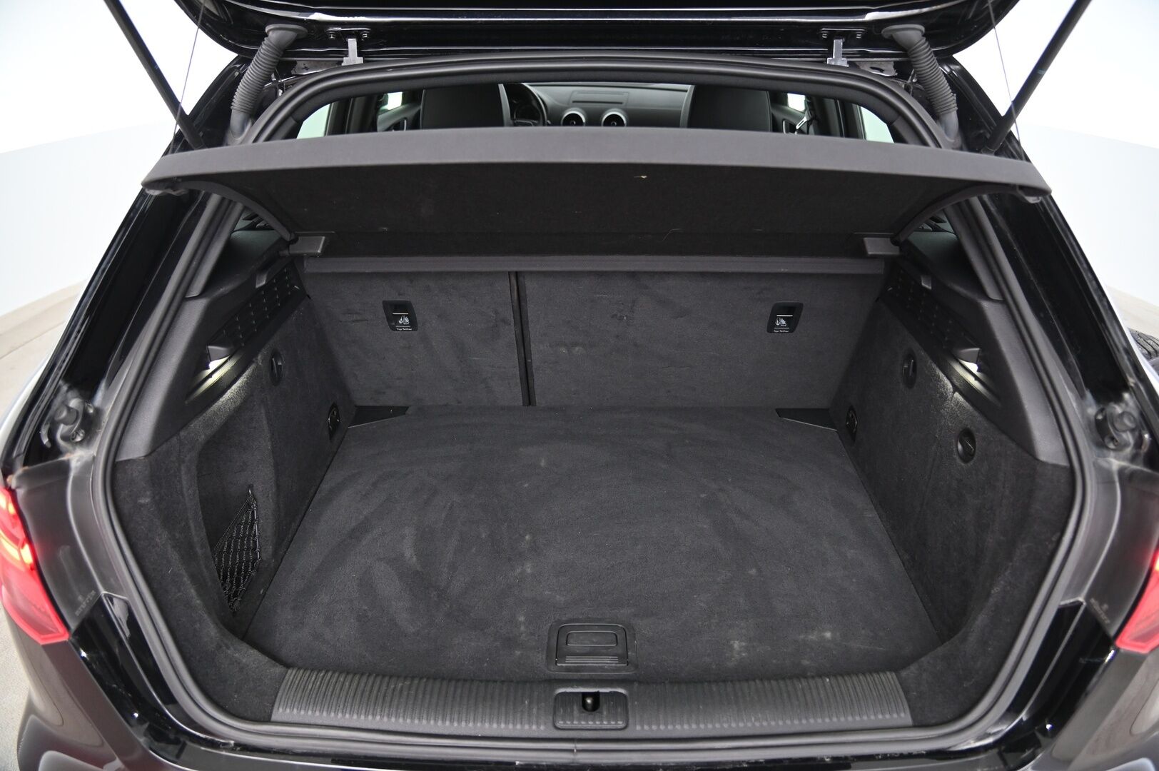 Audi A3 2017 Sportback Land of quattro Edition 2,0 TFSI 140 kW quattro S tronic *Ketju vaihdettu! / ACC / Webasto / B&O / Sporttipenkit / Flatbottom ratti / P*kamera / Suomi-auto* - *Uudet kesärenkaat! / Juuri saapunut!* - HULLUT AVAJAISHULINAT KORKOTARJOUS 3,29 %