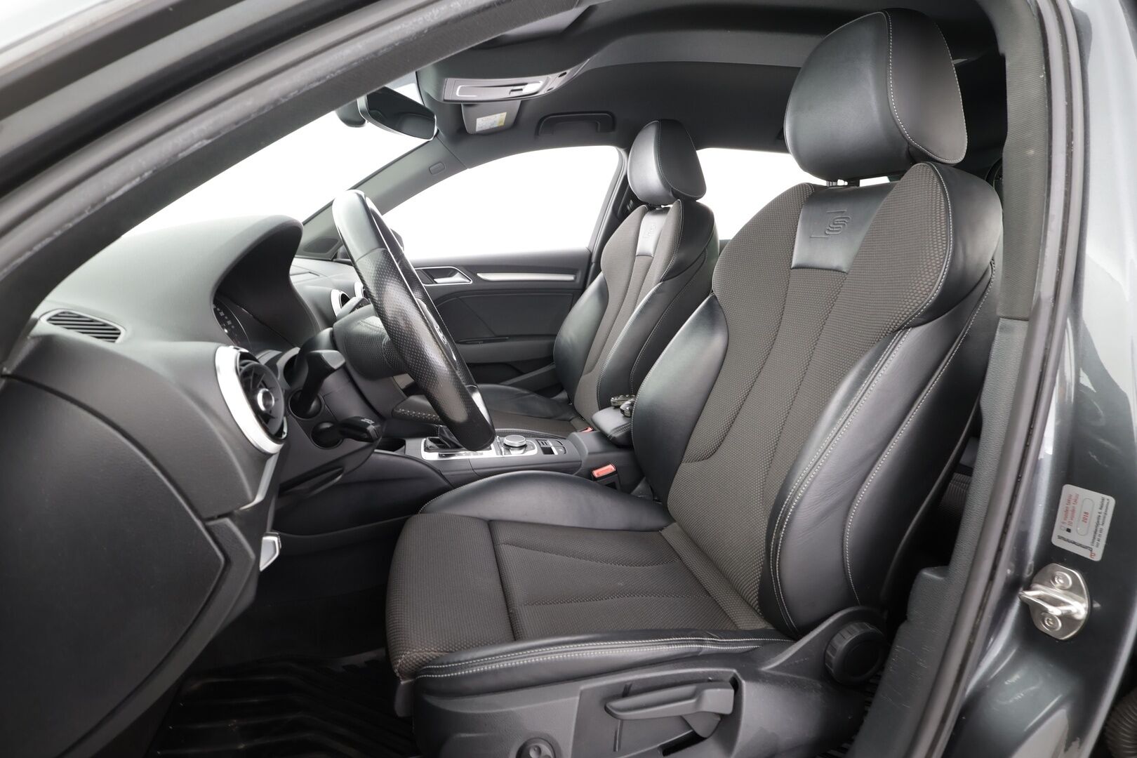 Audi A3 2017 Sportback S line Land of quattro Edition 2,0 TFSI 140 kW quattro S tronic - | 2x S-line | Matrix-LED | Puolinahat | Sporttipenkit | Audi Sound System | Apple & Android | Lohko+sisälämmitin | Vakkari | 2x renkaat aluin | 