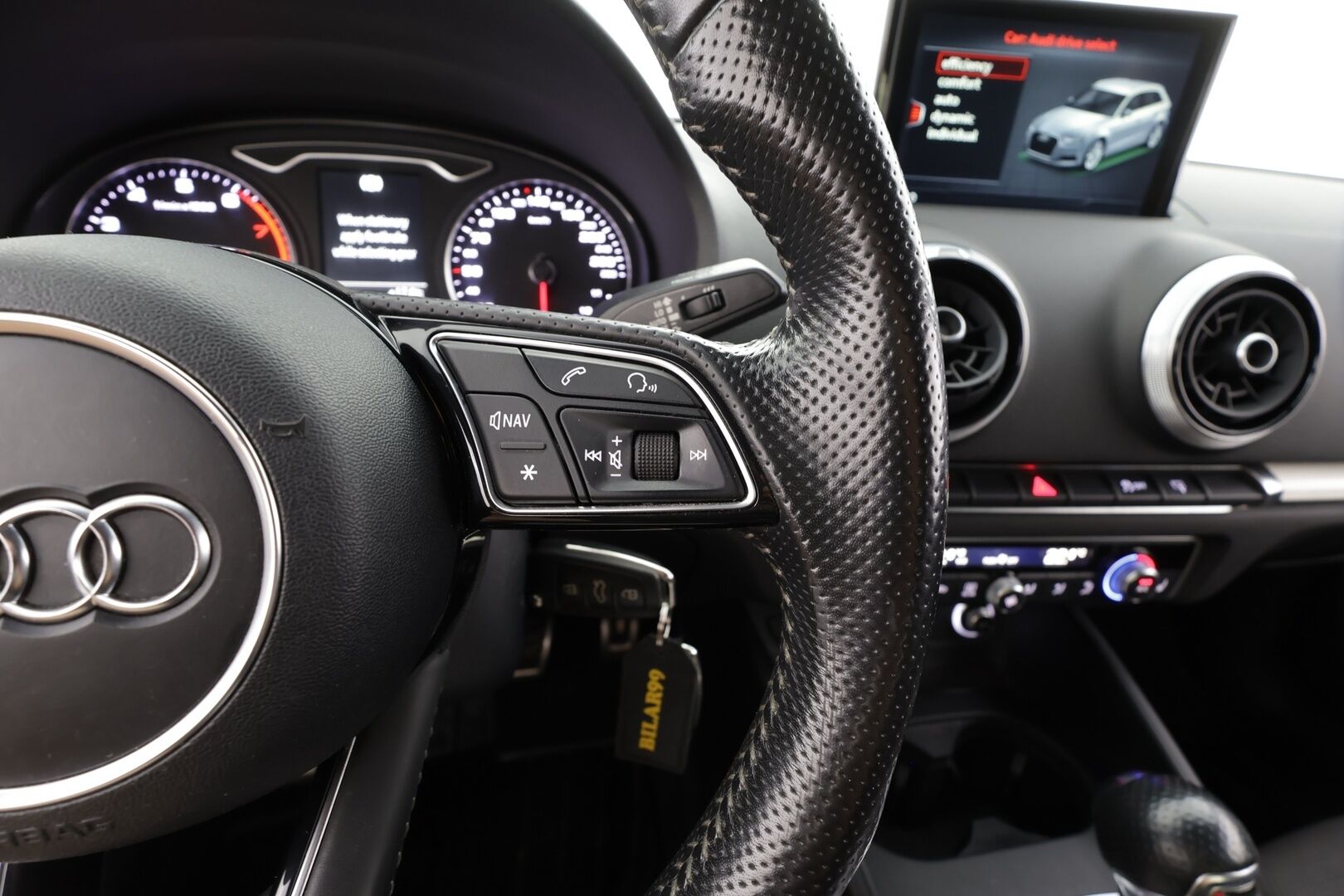 Audi A3 2017 Sportback S line Land of quattro Edition 2,0 TFSI 140 kW quattro S tronic - | 2x S-line | Matrix-LED | Puolinahat | Sporttipenkit | Audi Sound System | Apple & Android | Lohko+sisälämmitin | Vakkari | 2x renkaat aluin | 