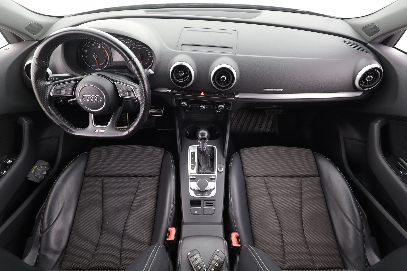 Audi A3 2017 Sportback S line Land of quattro Edition 2,0 TFSI 140 kW quattro S tronic - | 2x S-line | Matrix-LED | Puolinahat | Sporttipenkit | Audi Sound System | Apple & Android | Lohko+sisälämmitin | Vakkari | 2x renkaat aluin | 