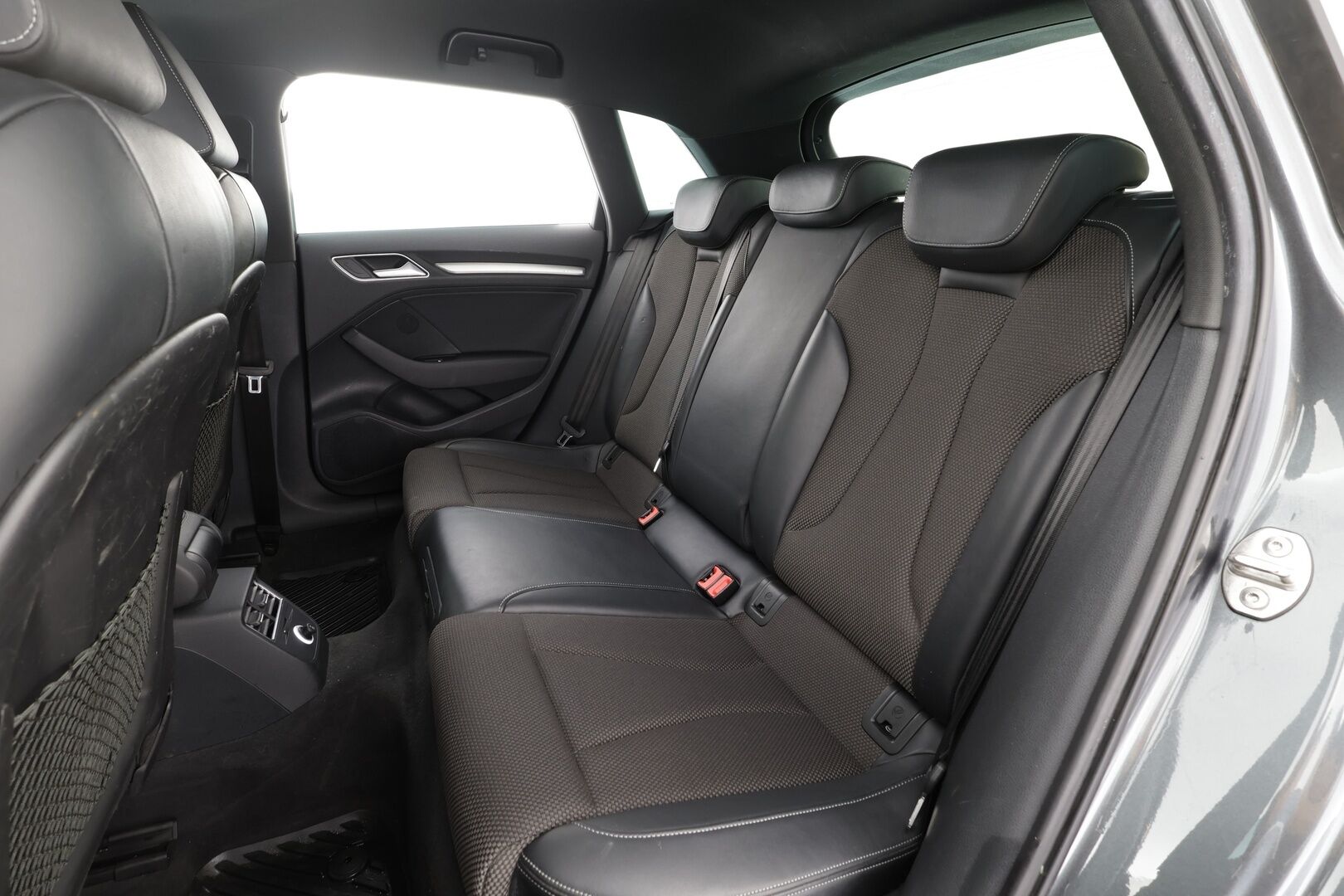 Audi A3 2017 Sportback S line Land of quattro Edition 2,0 TFSI 140 kW quattro S tronic - | 2x S-line | Matrix-LED | Puolinahat | Sporttipenkit | Audi Sound System | Apple & Android | Lohko+sisälämmitin | Vakkari | 2x renkaat aluin | 
