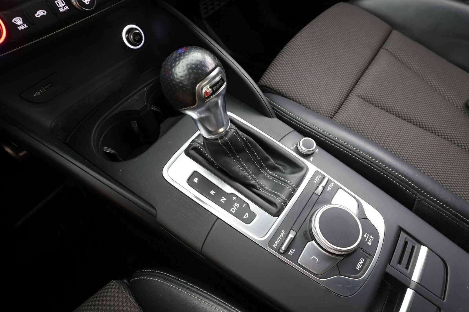 Audi A3 2017 Sportback S line Land of quattro Edition 2,0 TFSI 140 kW quattro S tronic - | 2x S-line | Matrix-LED | Puolinahat | Sporttipenkit | Audi Sound System | Apple & Android | Lohko+sisälämmitin | Vakkari | 2x renkaat aluin | 