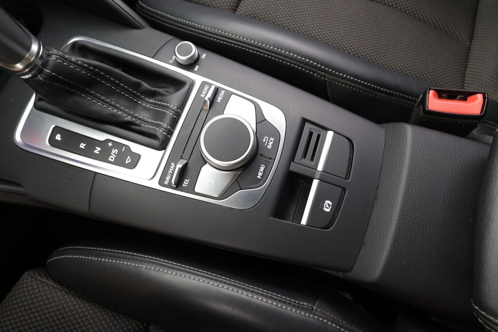 Audi A3 2017 Sportback S line Land of quattro Edition 2,0 TFSI 140 kW quattro S tronic - | 2x S-line | Matrix-LED | Puolinahat | Sporttipenkit | Audi Sound System | Apple & Android | Lohko+sisälämmitin | Vakkari | 2x renkaat aluin | 