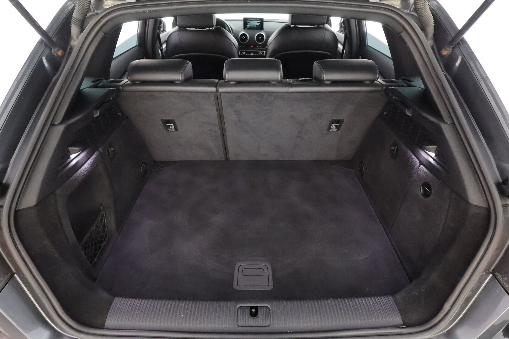 Audi A3 2017 Sportback S line Land of quattro Edition 2,0 TFSI 140 kW quattro S tronic - | 2x S-line | Matrix-LED | Puolinahat | Sporttipenkit | Audi Sound System | Apple & Android | Lohko+sisälämmitin | Vakkari | 2x renkaat aluin | 