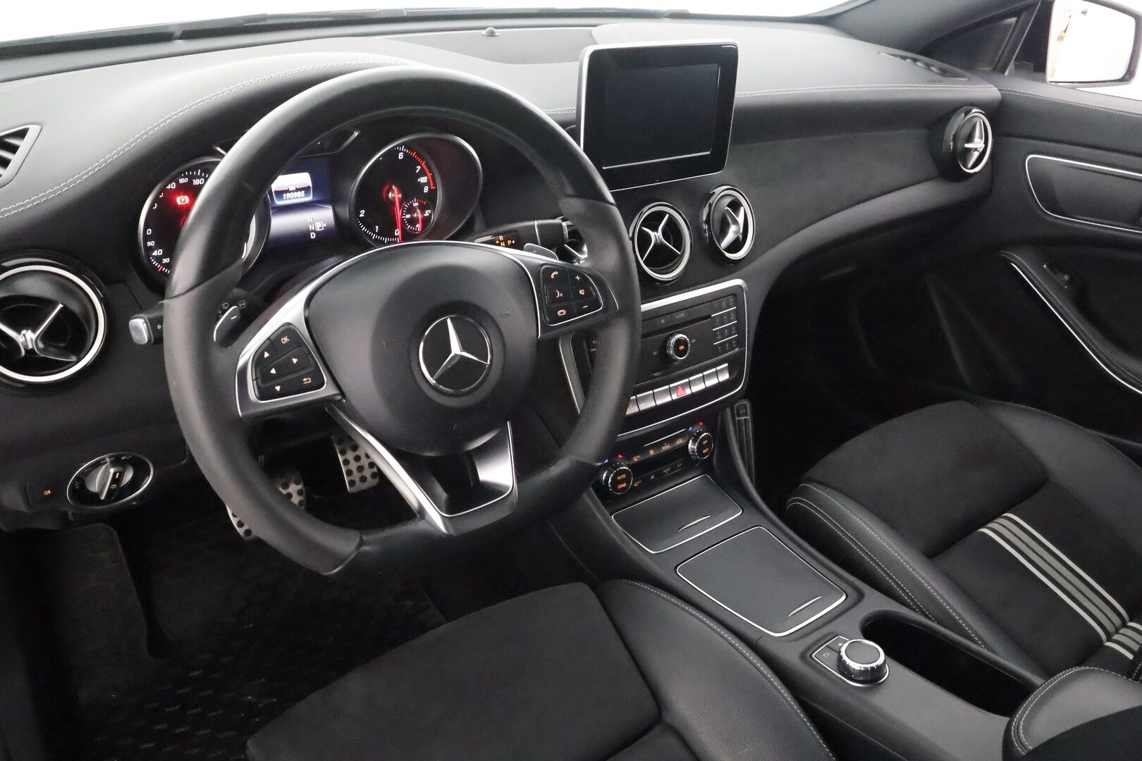 Mercedes-Benz CLA 2017 180 A Shooting Brake White Art Edition AMG - | Vakkari | Lohko | Sporttipenkit | P.Kamera | High Performance LED | Puolinahat | Suomi-auto | Kahdet Renkaat |