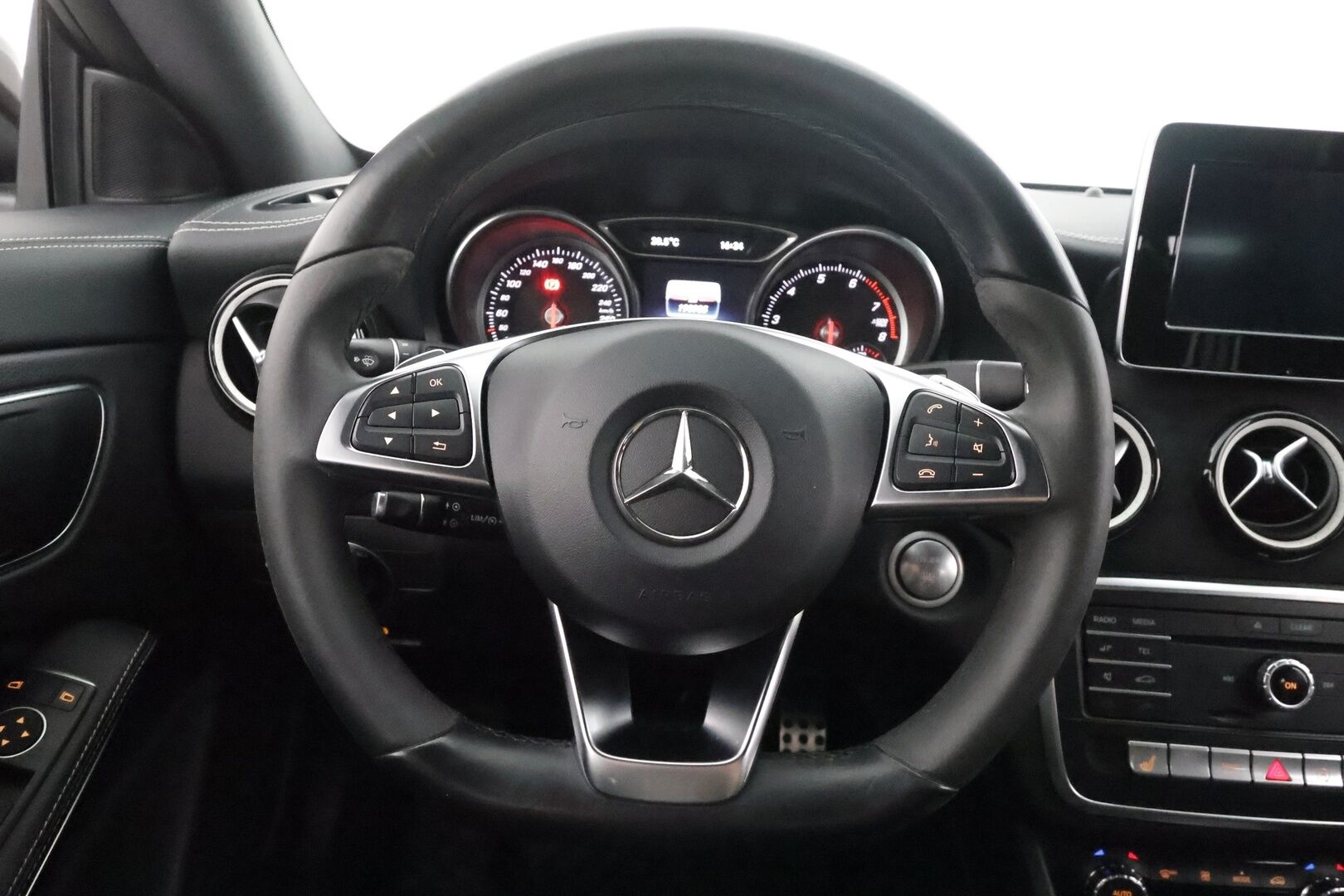Mercedes-Benz CLA 2017 180 A Shooting Brake White Art Edition AMG - | Vakkari | Lohko | Sporttipenkit | P.Kamera | High Performance LED | Puolinahat | Suomi-auto | Kahdet Renkaat |