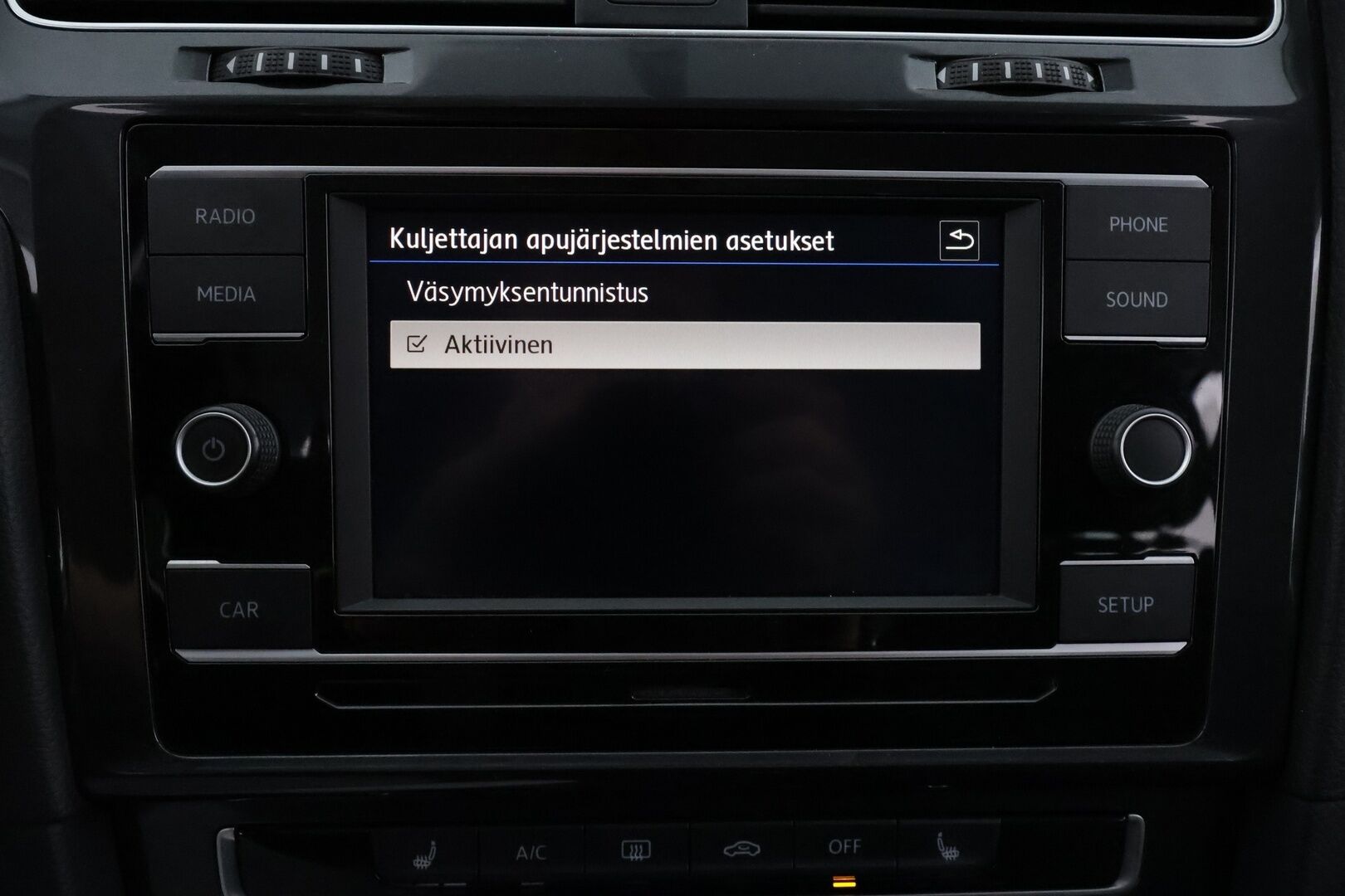 Volkswagen Golf 2017 Variant Trendline 1,0 TSI 63 kW (85 hv) - | Koukku | Lohkolämmitin | Vakkari | Bluetooth | Ilmastointi | Penkinlämmittimet | Facelift | Suomi-auto | Kahdet renkaat | 